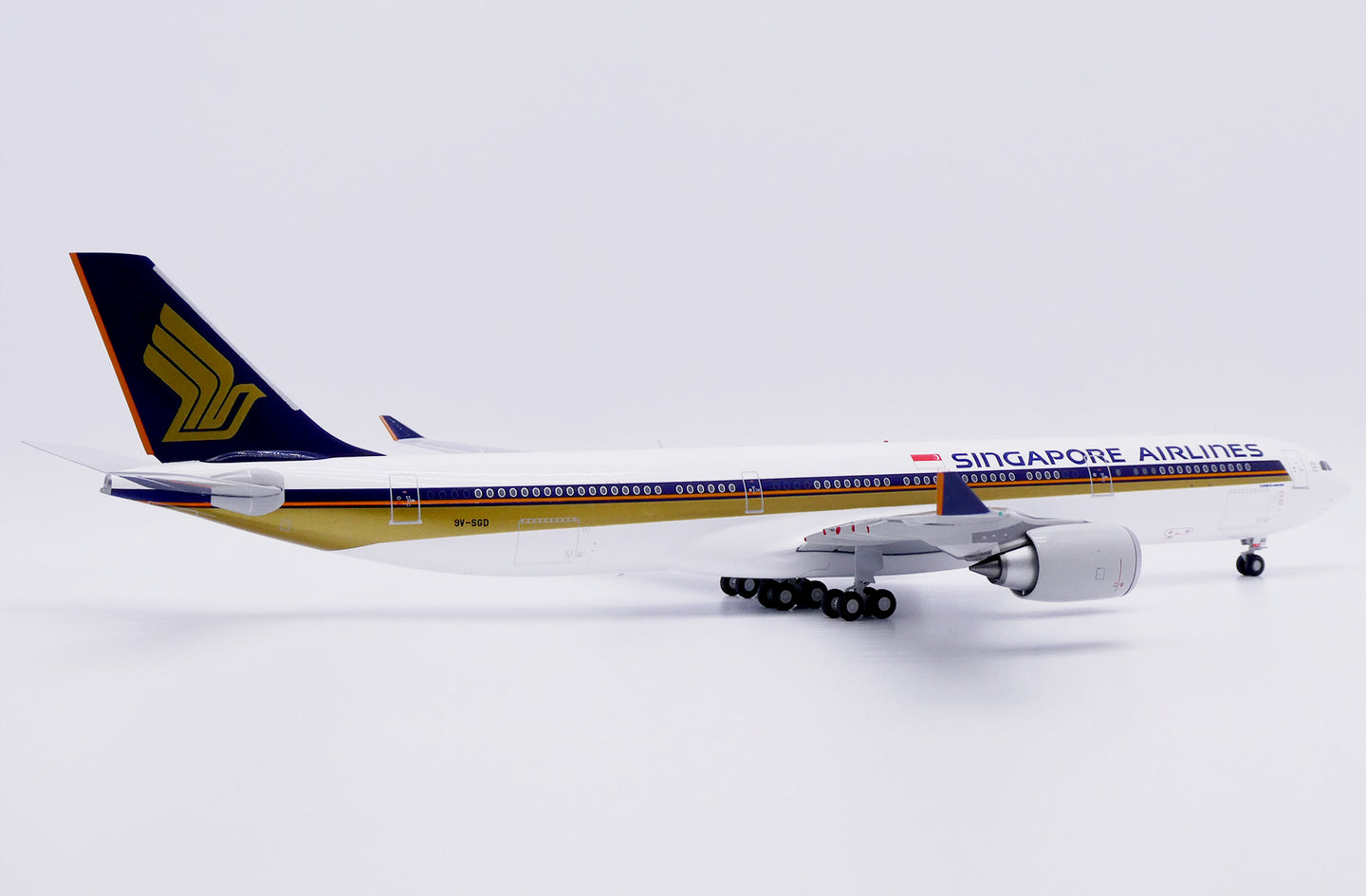 JC WINGS A340-500 SINGAPORE AIRLINES "LARGE TITLES" REG: 9V-SGD