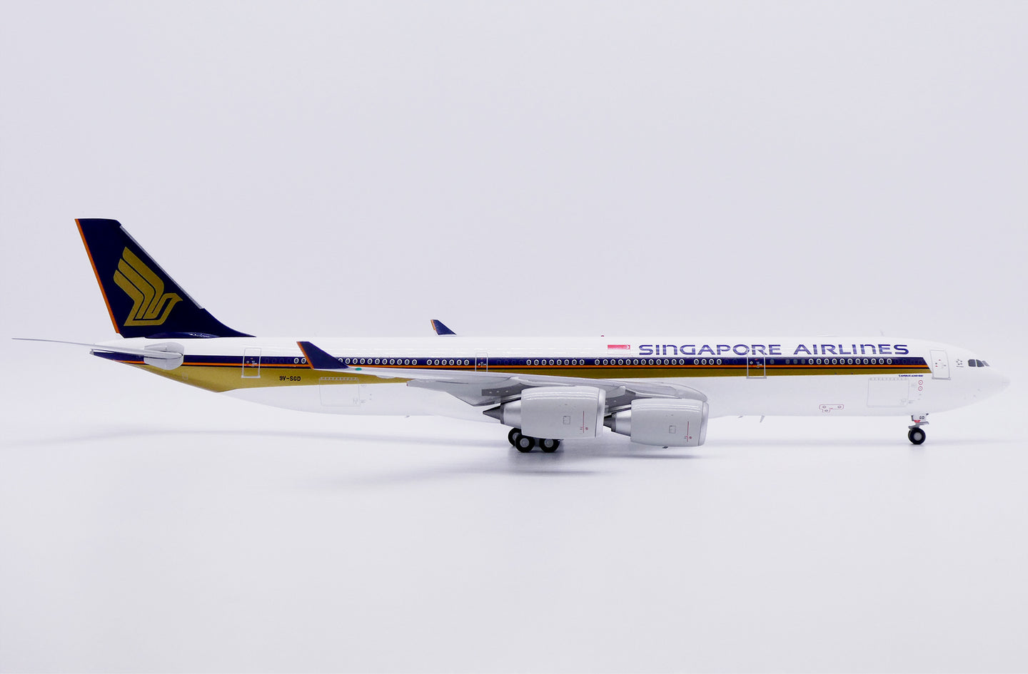 JC WINGS A340-500 SINGAPORE AIRLINES "LARGE TITLES" REG: 9V-SGD