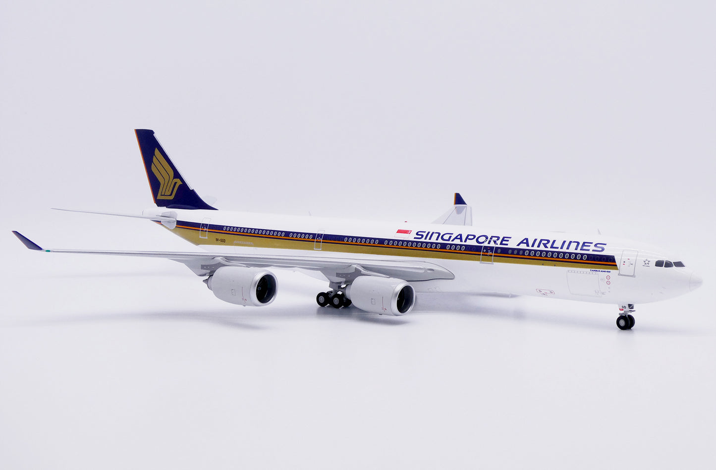 JC WINGS A340-500 SINGAPORE AIRLINES "LARGE TITLES" REG: 9V-SGD
