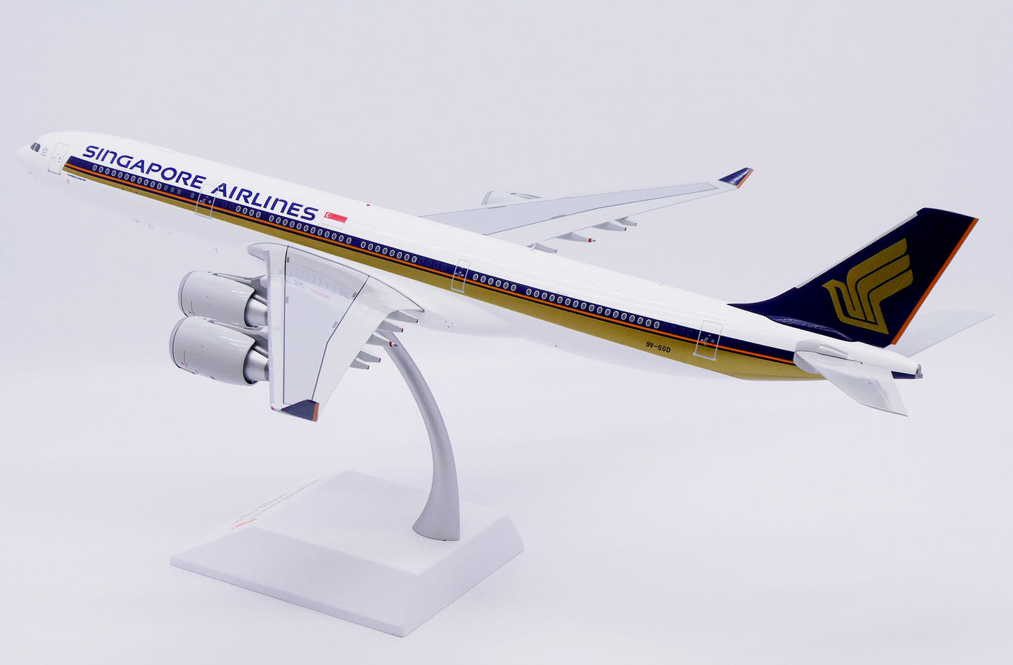 JC WINGS A340-500 SINGAPORE AIRLINES "LARGE TITLES" REG: 9V-SGD