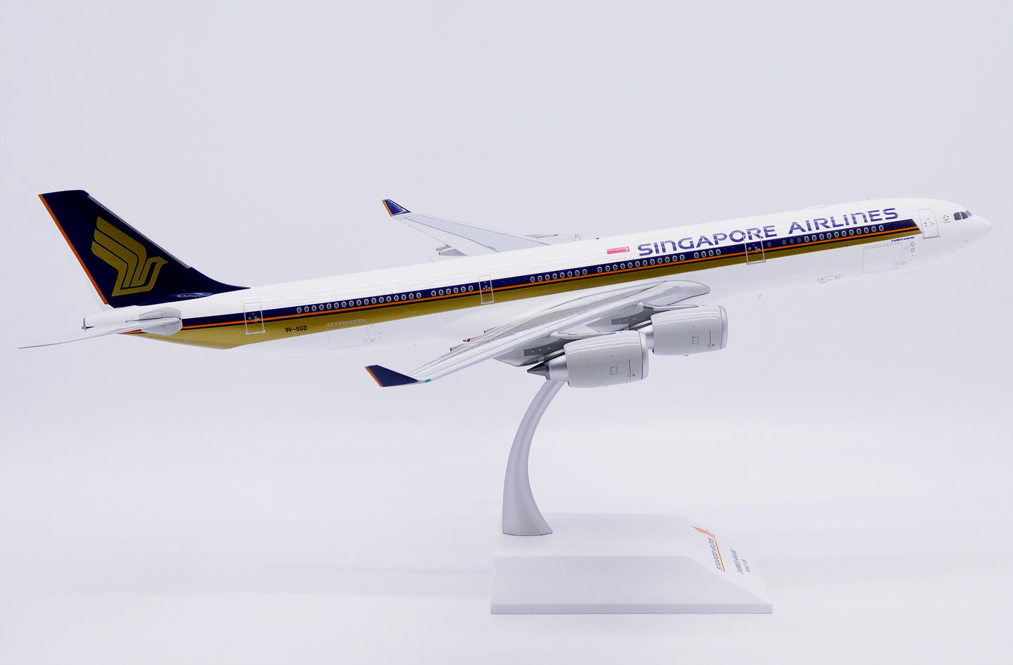 JC WINGS A340-500 SINGAPORE AIRLINES "LARGE TITLES" REG: 9V-SGD