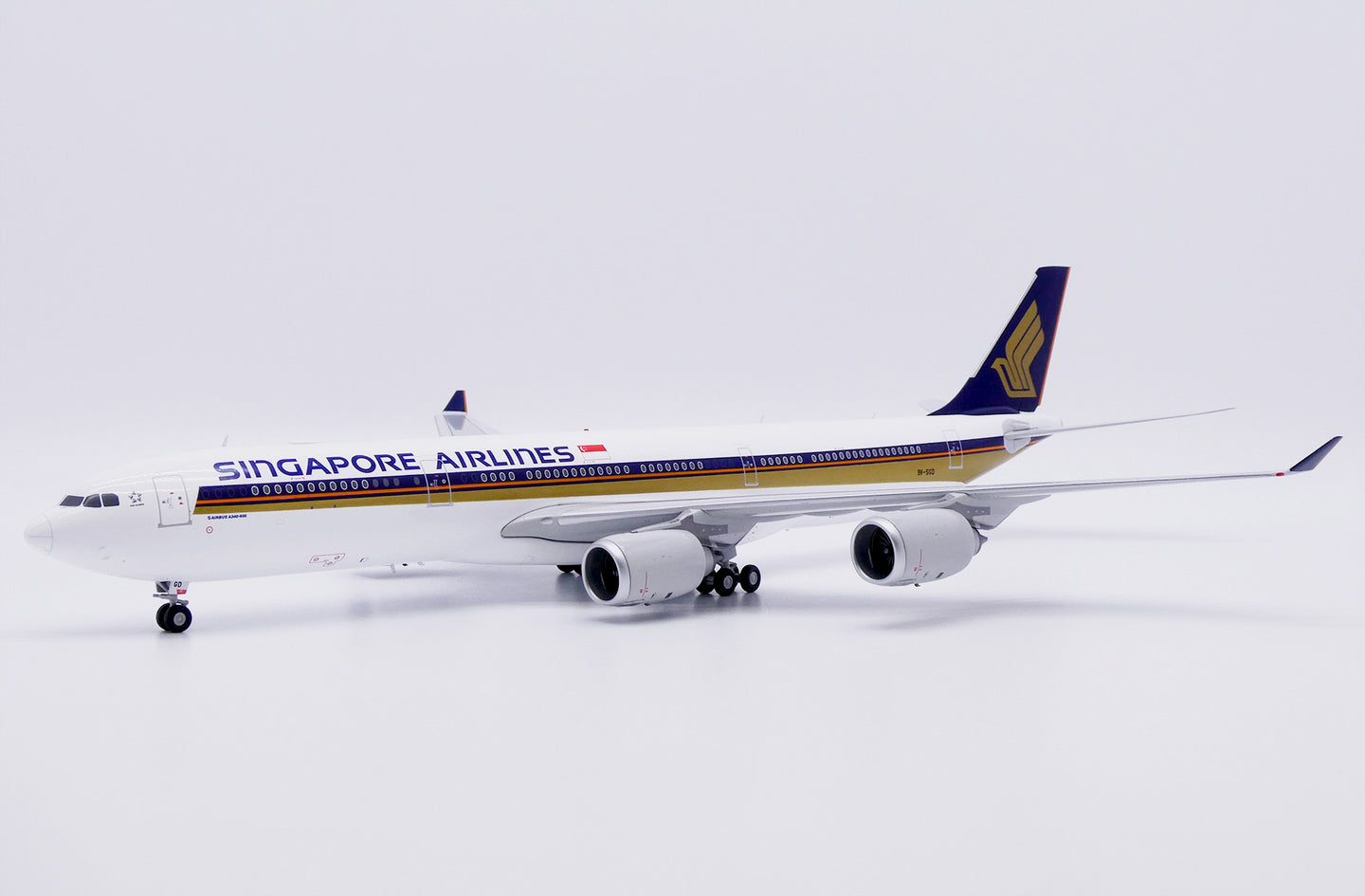 JC WINGS A340-500 SINGAPORE AIRLINES "LARGE TITLES" REG: 9V-SGD
