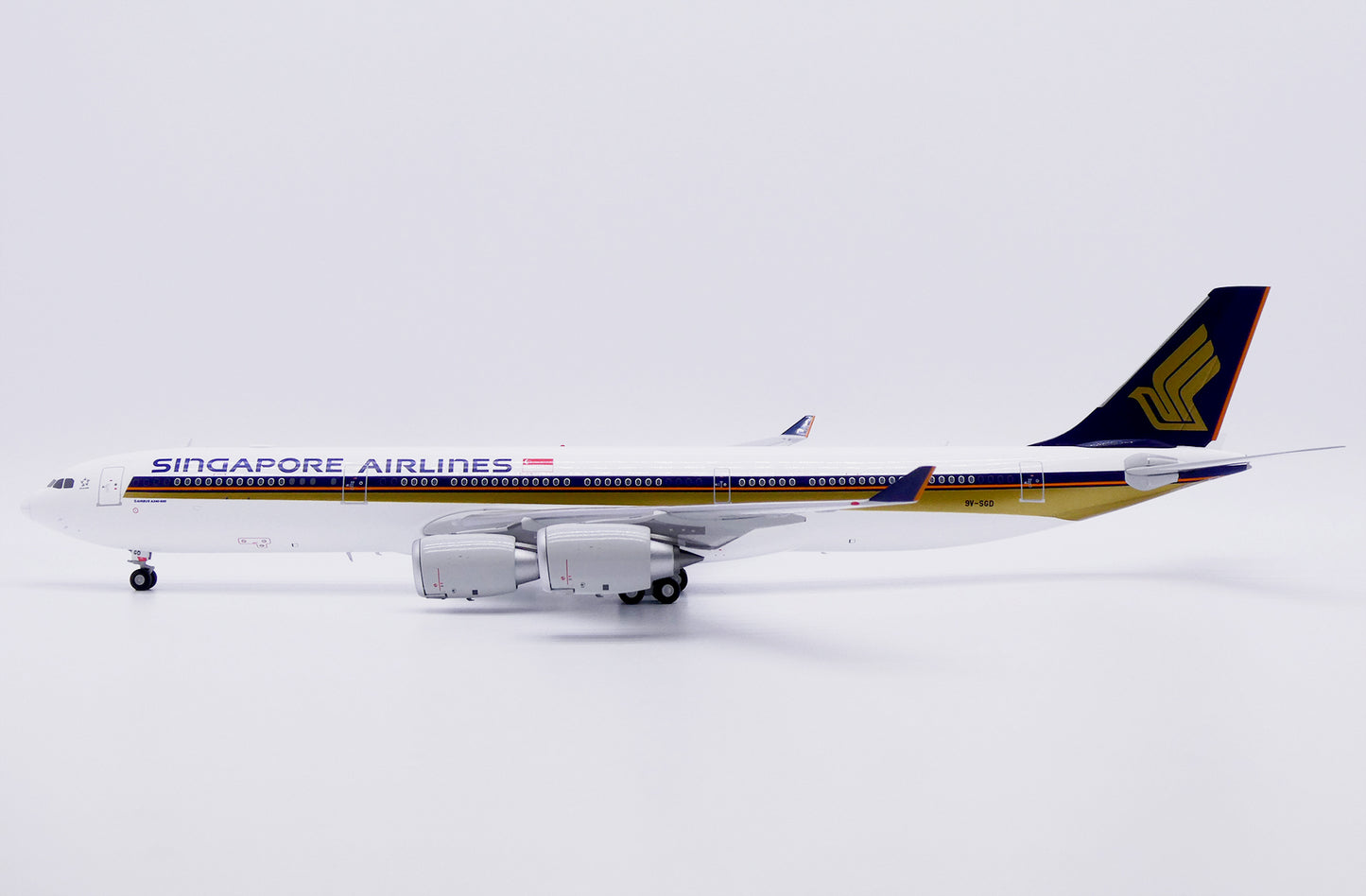 JC WINGS A340-500 SINGAPORE AIRLINES "LARGE TITLES" REG: 9V-SGD