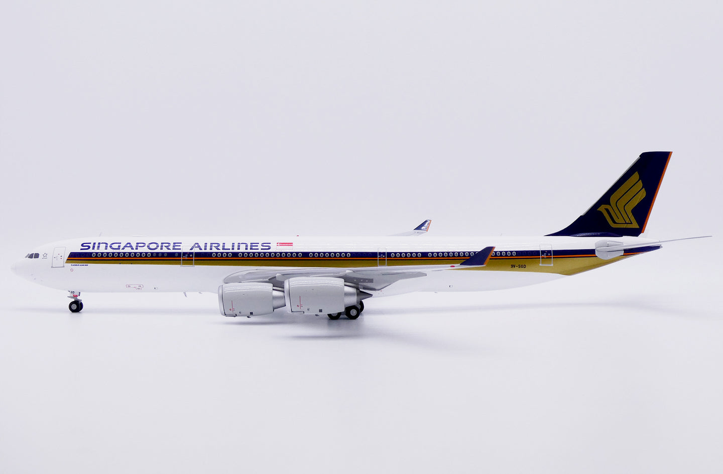 JC WINGS A340-500 SINGAPORE AIRLINES "LARGE TITLES" REG: 9V-SGD