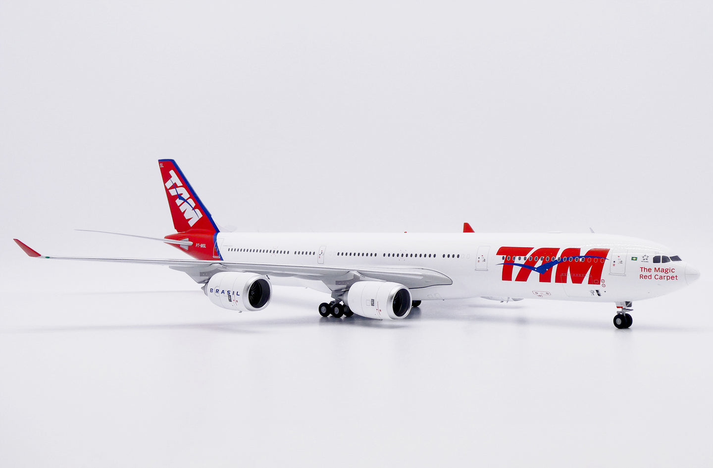 JC WINGS A340-500 TAM LINHAS AEREAS REG: PT-MSL