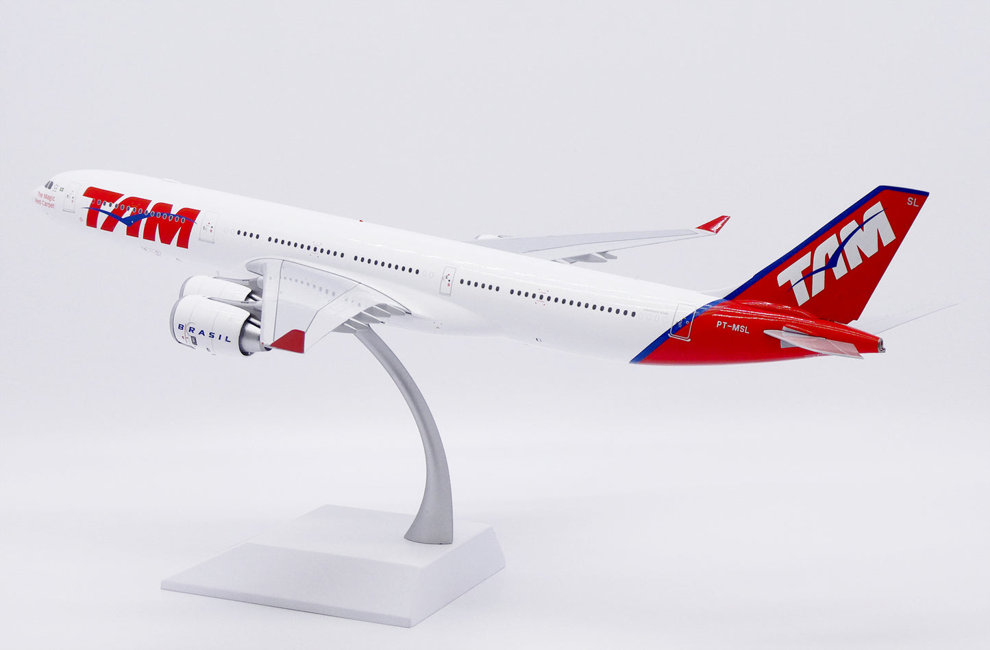 JC WINGS A340-500 TAM LINHAS AEREAS REG: PT-MSL