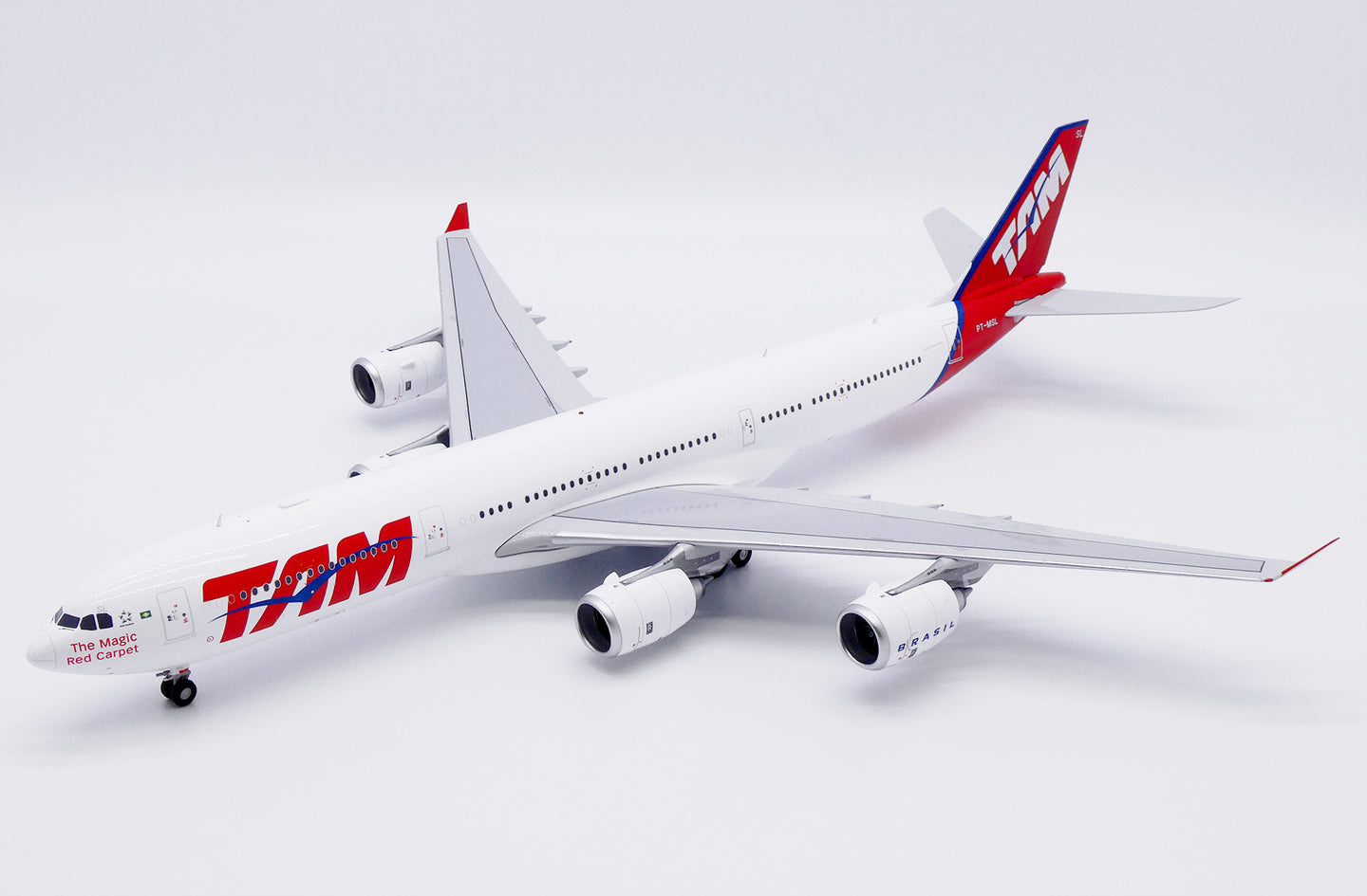 JC WINGS A340-500 TAM LINHAS AEREAS REG: PT-MSL