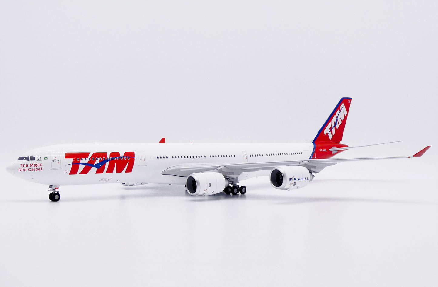 JC WINGS A340-500 TAM LINHAS AEREAS REG: PT-MSL
