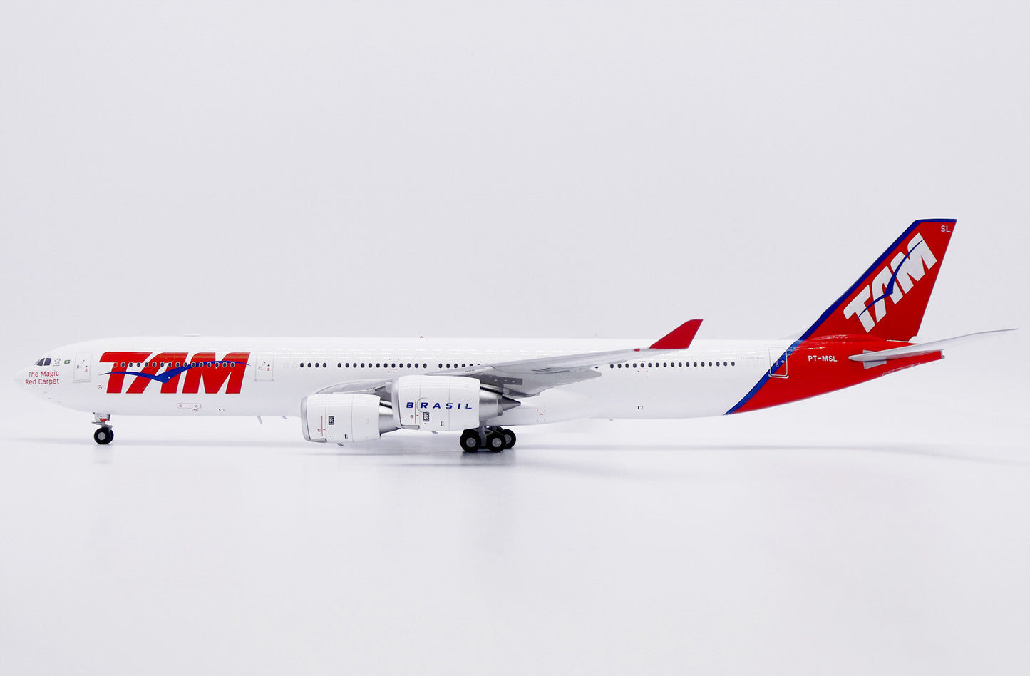 JC WINGS A340-500 TAM LINHAS AEREAS REG: PT-MSL
