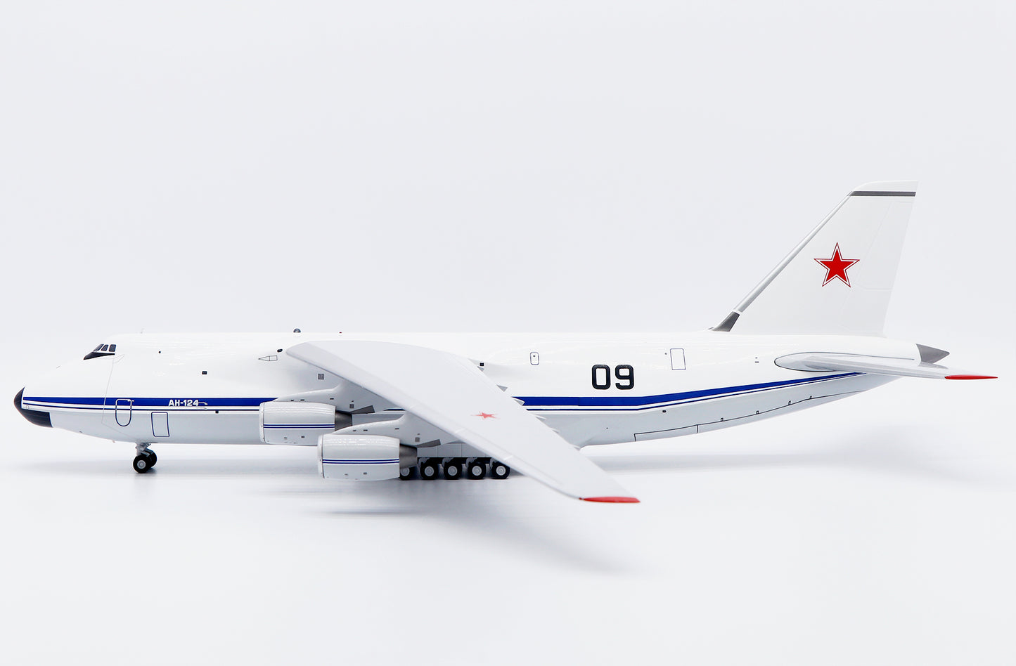 JC WINGS AN-124 RUSLAN SOVIET AIR FORCE REG: 09