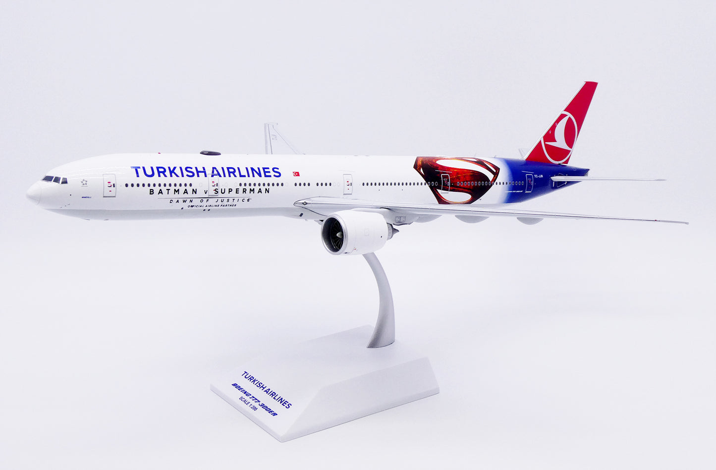 JC WINGS B777-300ER TURKISH AIRLINES "BATMAN V SUPERMAN" REG: TC-JJN