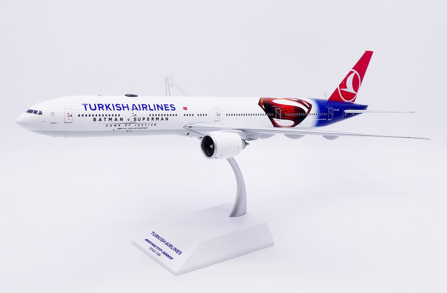 JC WINGS B777-300ER TURKISH AIRLINES "BATMAN V SUPERMAN" REG: TC-JJN