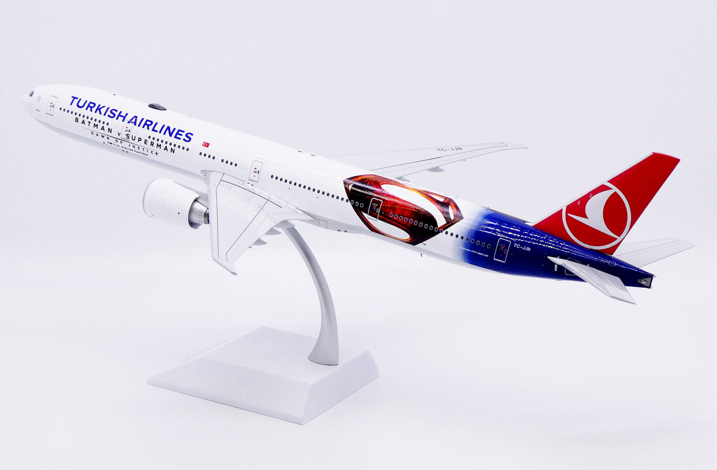 JC WINGS B777-300ER TURKISH AIRLINES "BATMAN V SUPERMAN" REG: TC-JJN