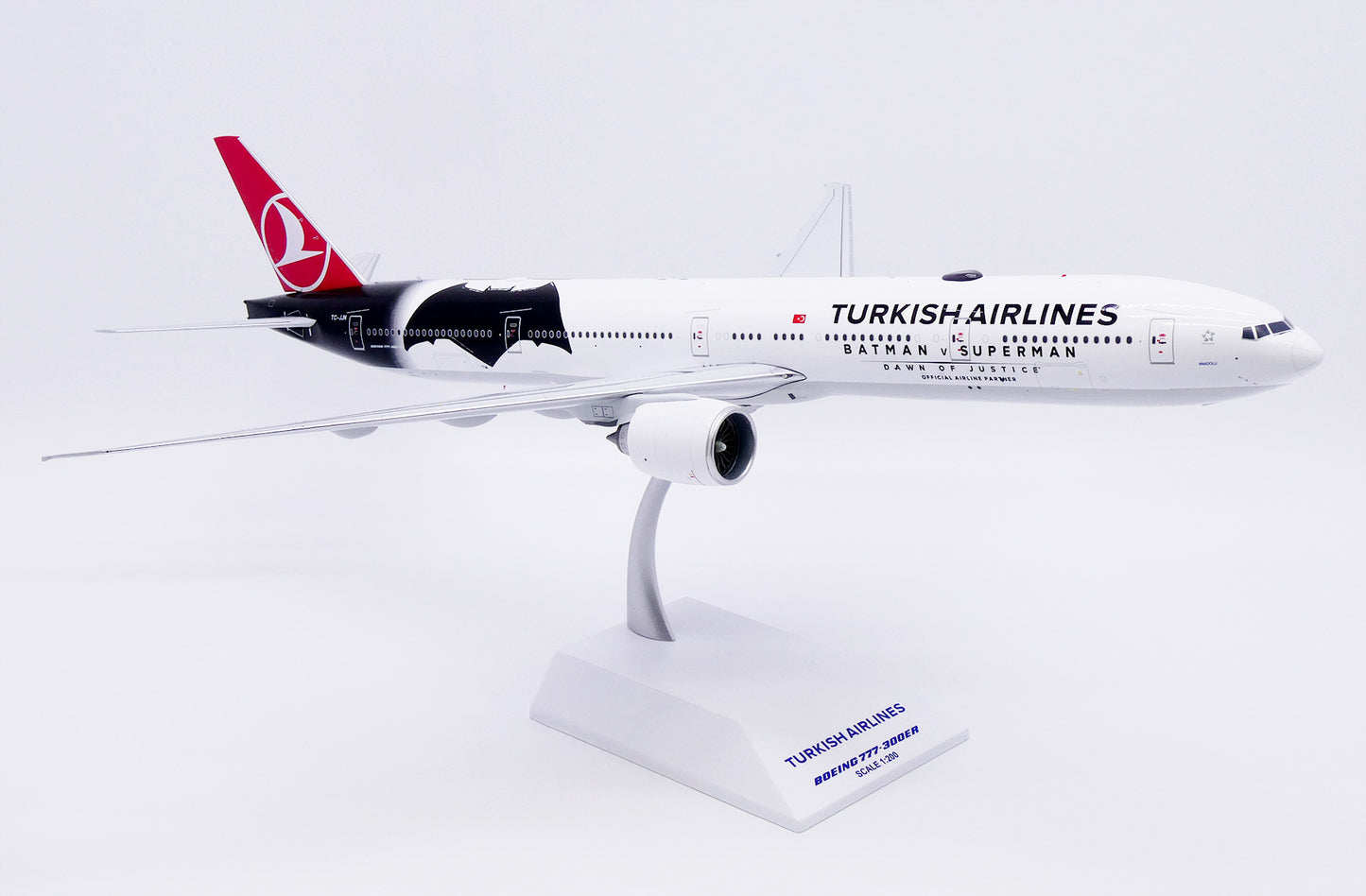 JC WINGS B777-300ER TURKISH AIRLINES "BATMAN V SUPERMAN" REG: TC-JJN