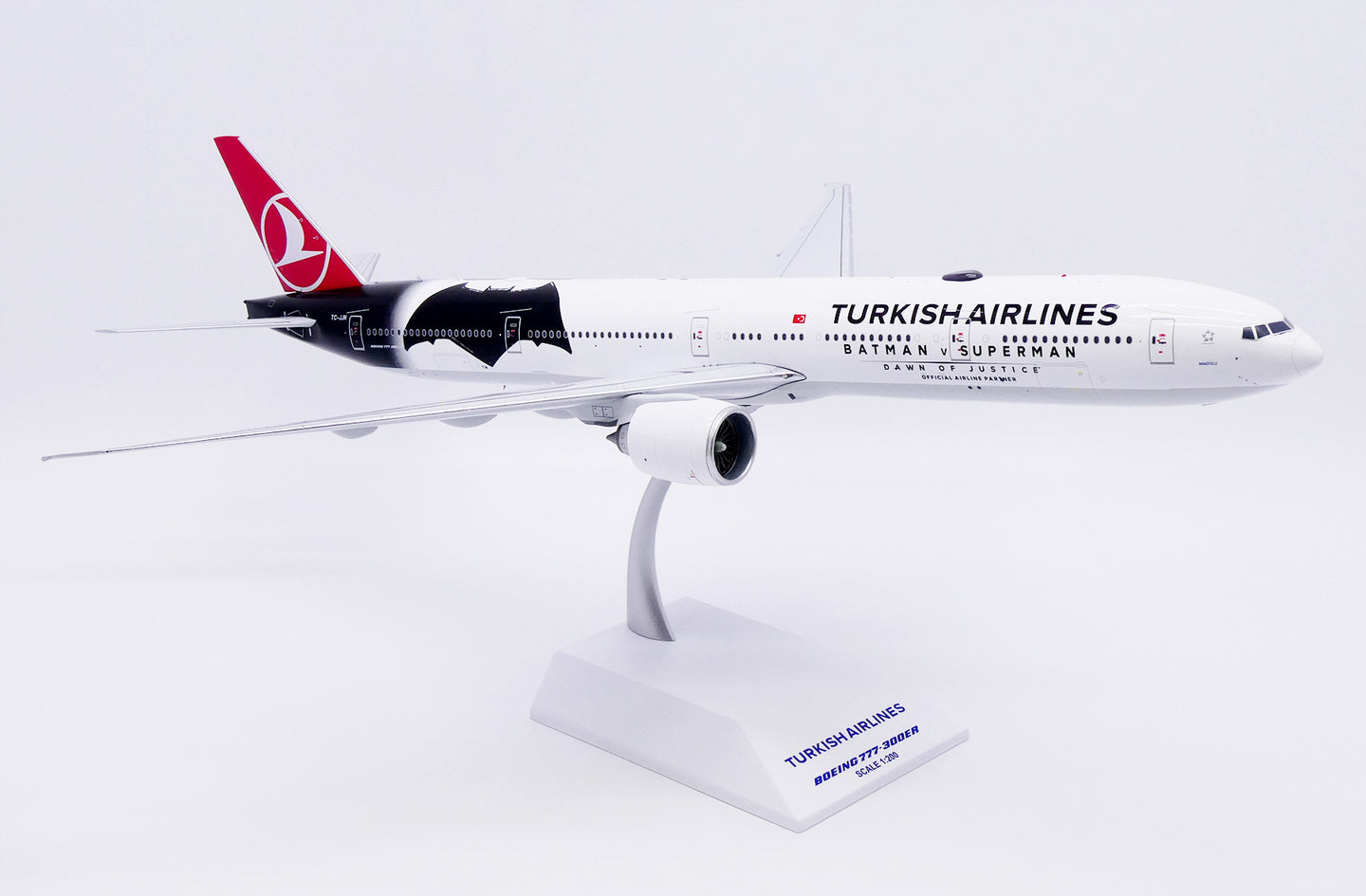 JC WINGS B777-300ER TURKISH AIRLINES "BATMAN V SUPERMAN" REG: TC-JJN