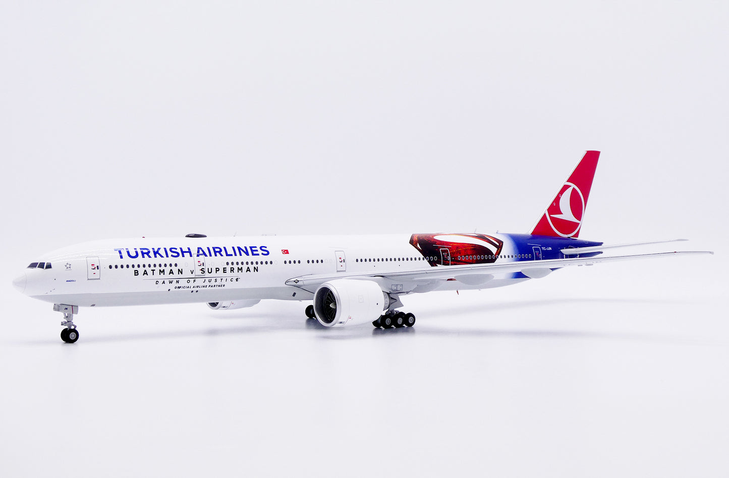 JC WINGS B777-300ER TURKISH AIRLINES "BATMAN V SUPERMAN" REG: TC-JJN