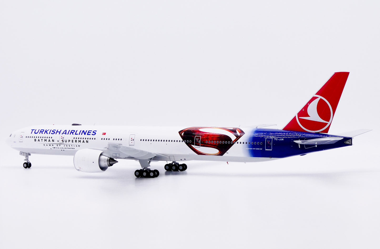 JC WINGS B777-300ER TURKISH AIRLINES "BATMAN V SUPERMAN" REG: TC-JJN