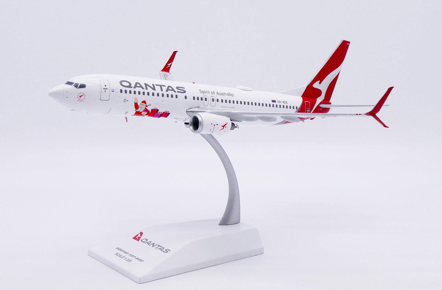JC WINGS B737-800 QANTAS "SANTA" REG: VH-VZX