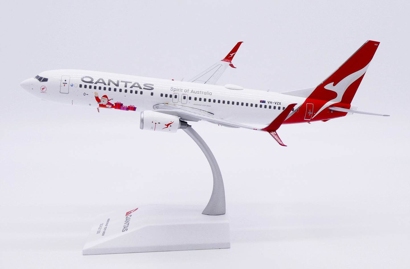 JC WINGS B737-800 QANTAS "SANTA" REG: VH-VZX