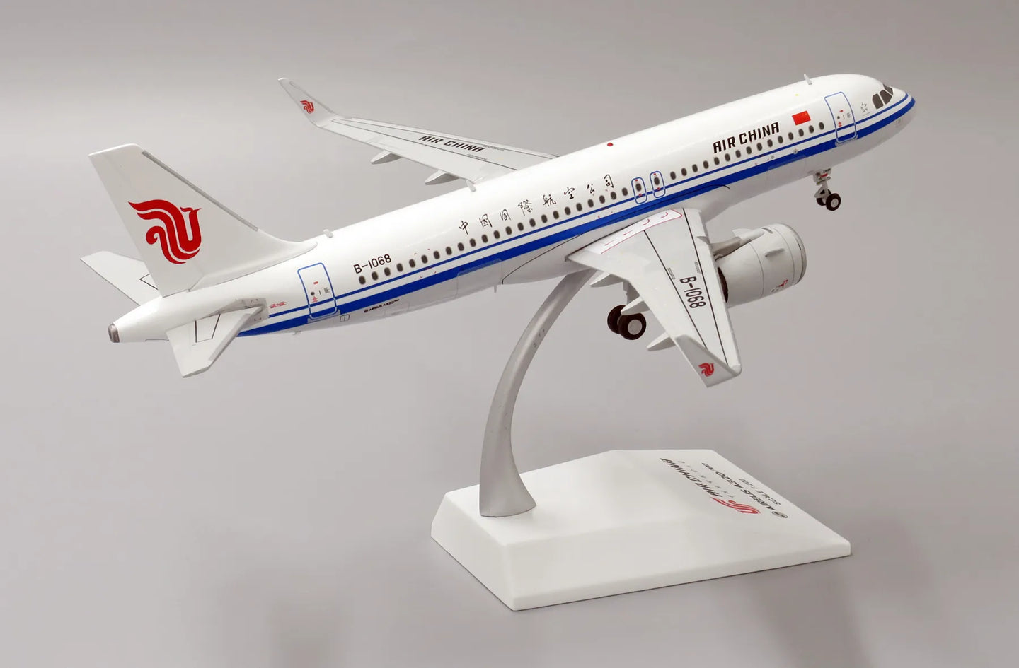 JC WINGS A320NEO AIR CHINA REG: B-1068
