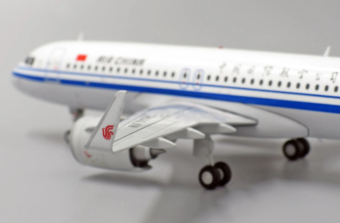 JC WINGS A320NEO AIR CHINA REG: B-1068