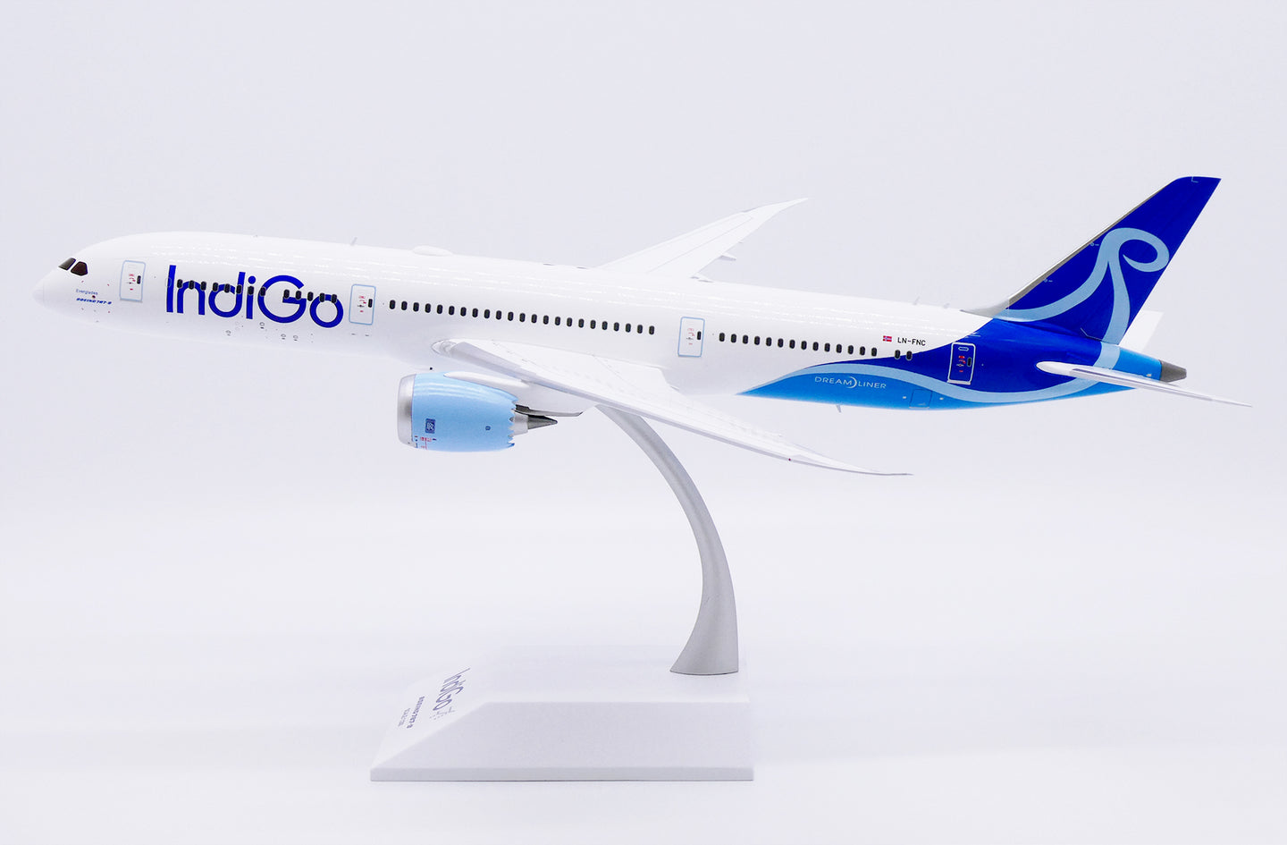 JC WINGS B787-9 DREAMLINER INDIGO (NORSE ATLANTIC AIRWAYS) REG: LN-FNC WITH STAND