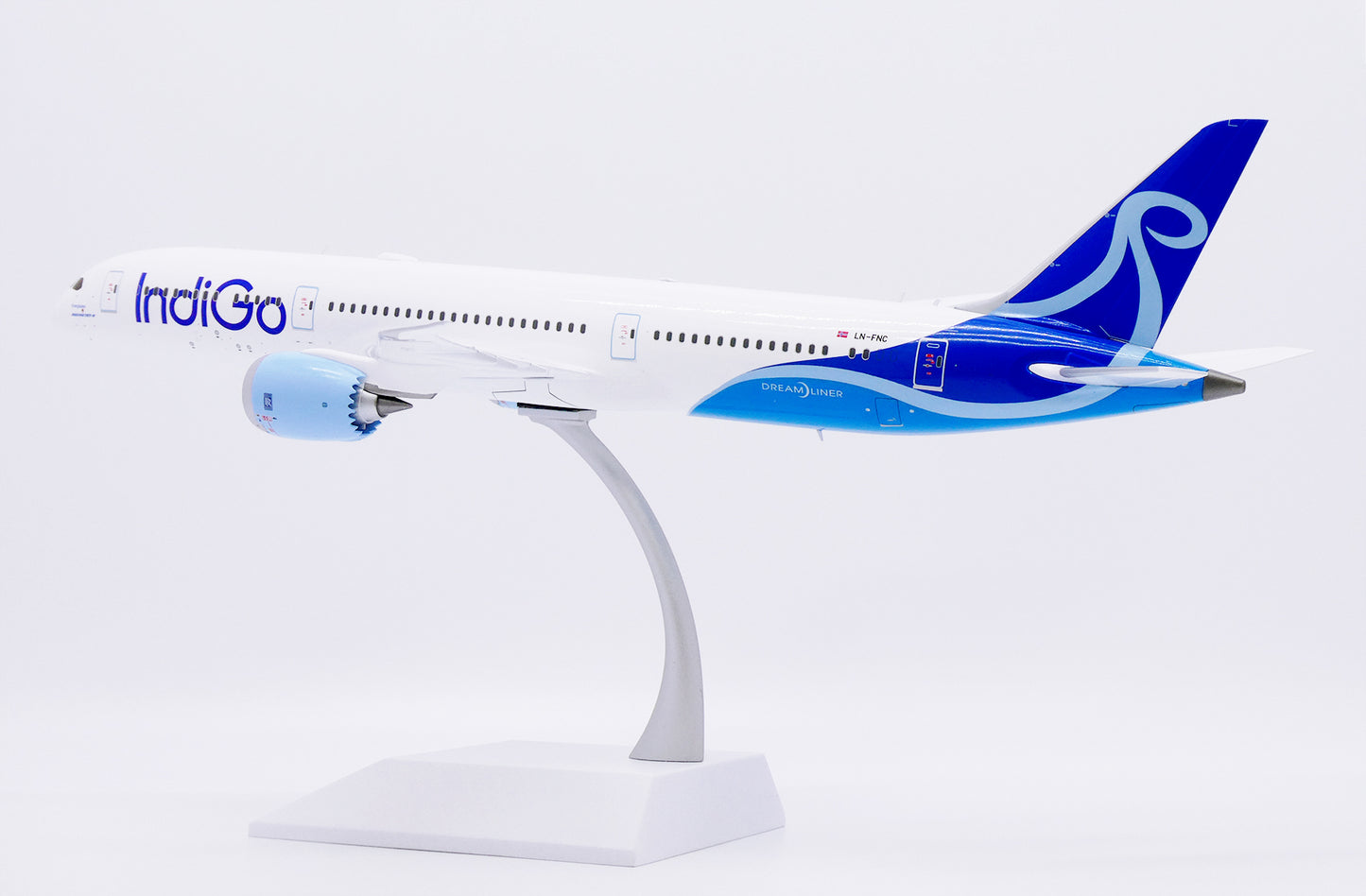 JC WINGS B787-9 DREAMLINER INDIGO (NORSE ATLANTIC AIRWAYS) REG: LN-FNC WITH STAND