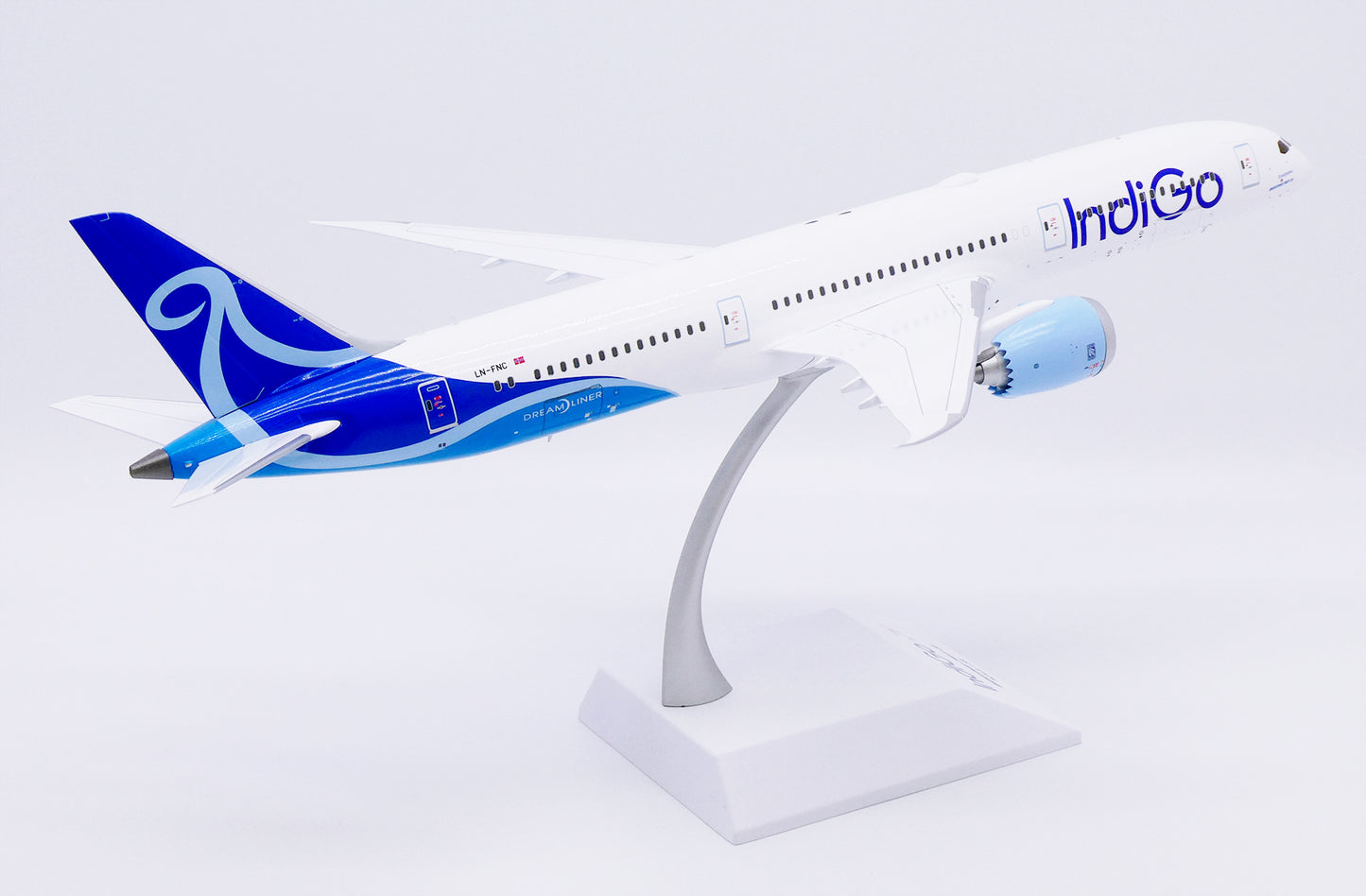 JC WINGS B787-9 DREAMLINER INDIGO (NORSE ATLANTIC AIRWAYS) REG: LN-FNC WITH STAND
