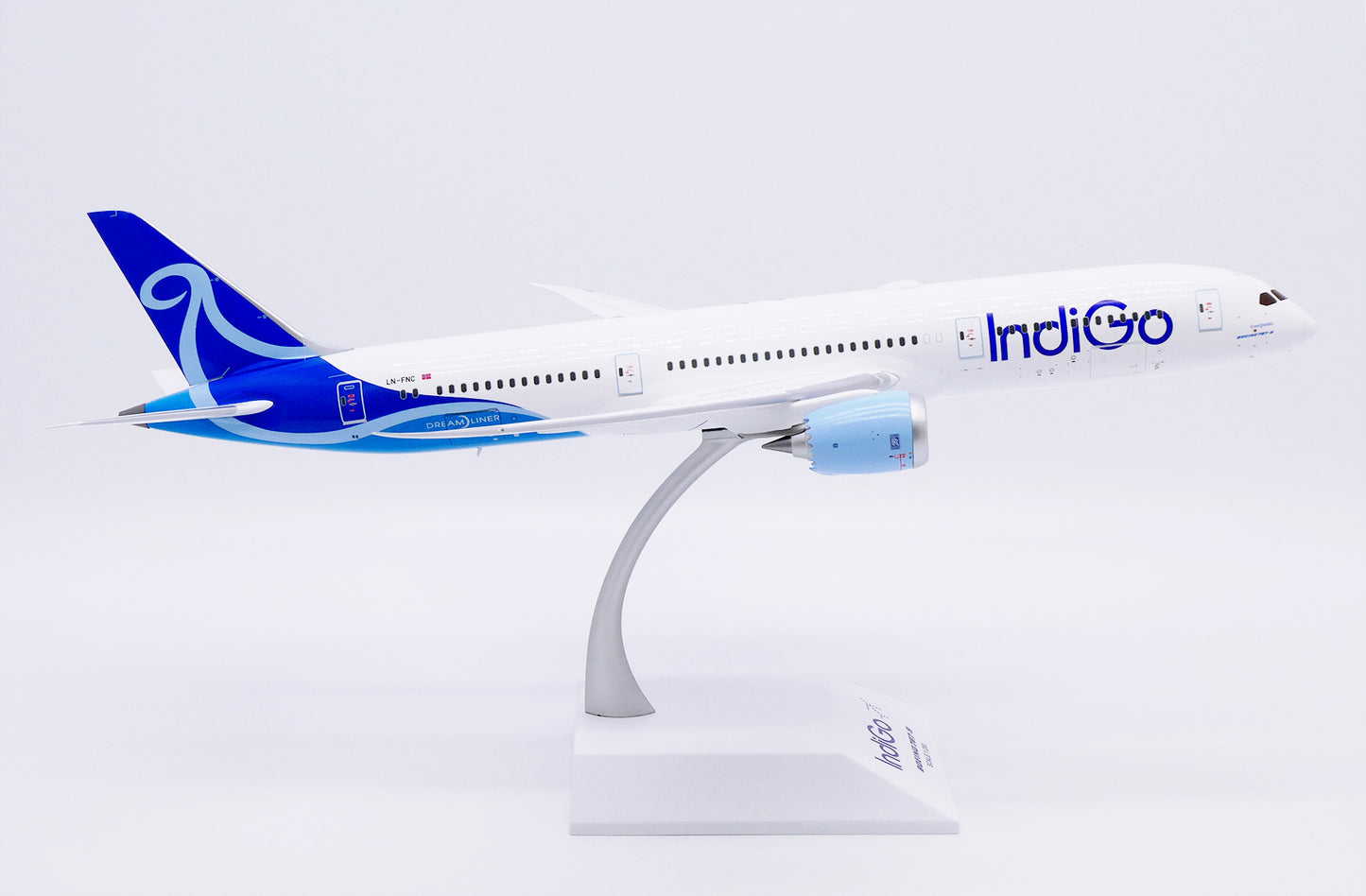 JC WINGS B787-9 DREAMLINER INDIGO (NORSE ATLANTIC AIRWAYS) REG: LN-FNC WITH STAND