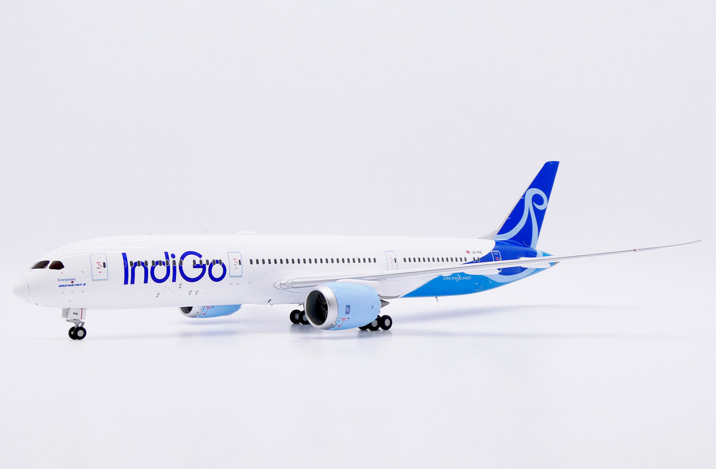 JC WINGS B787-9 DREAMLINER INDIGO (NORSE ATLANTIC AIRWAYS) REG: LN-FNC WITH STAND