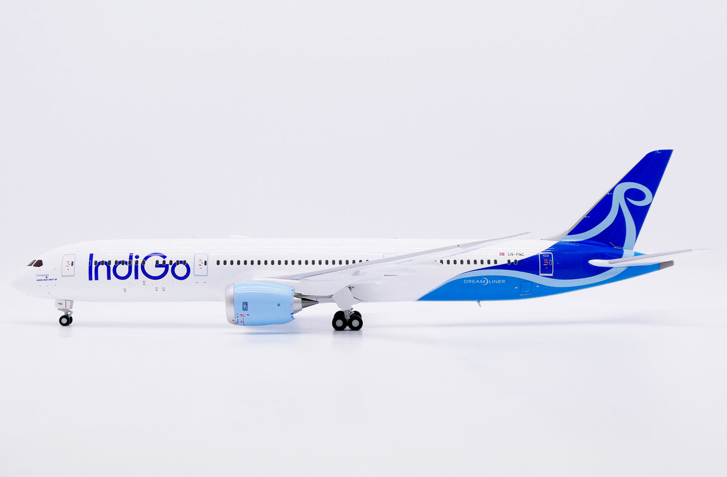 JC WINGS B787-9 DREAMLINER INDIGO (NORSE ATLANTIC AIRWAYS) REG: LN-FNC WITH STAND