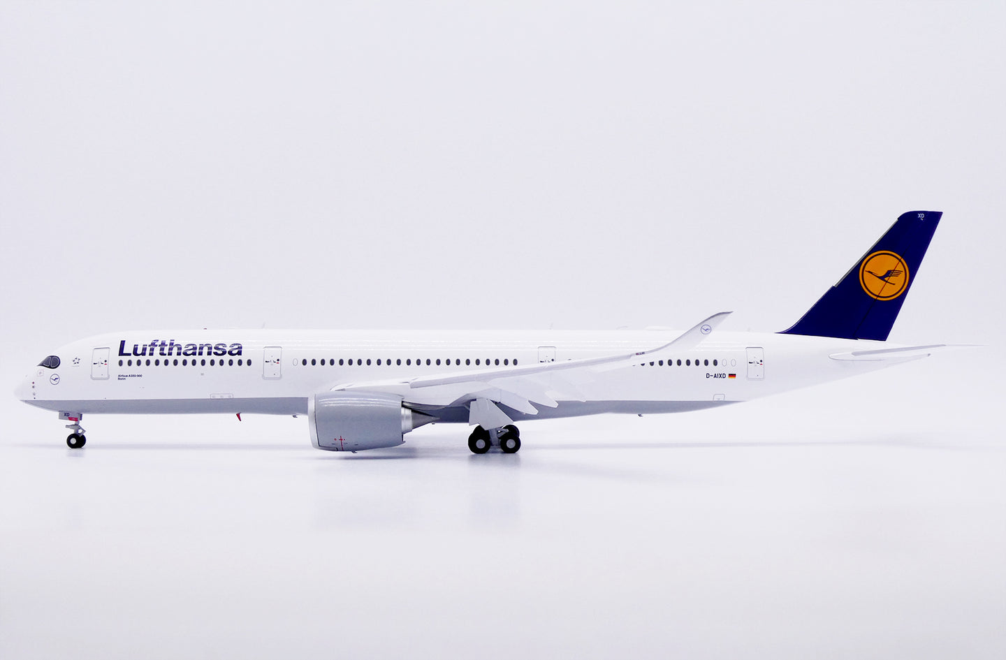 JC WINGS A350-900XWB LUFTHANSA (FLAPS DOWN) REG: D-AIXD