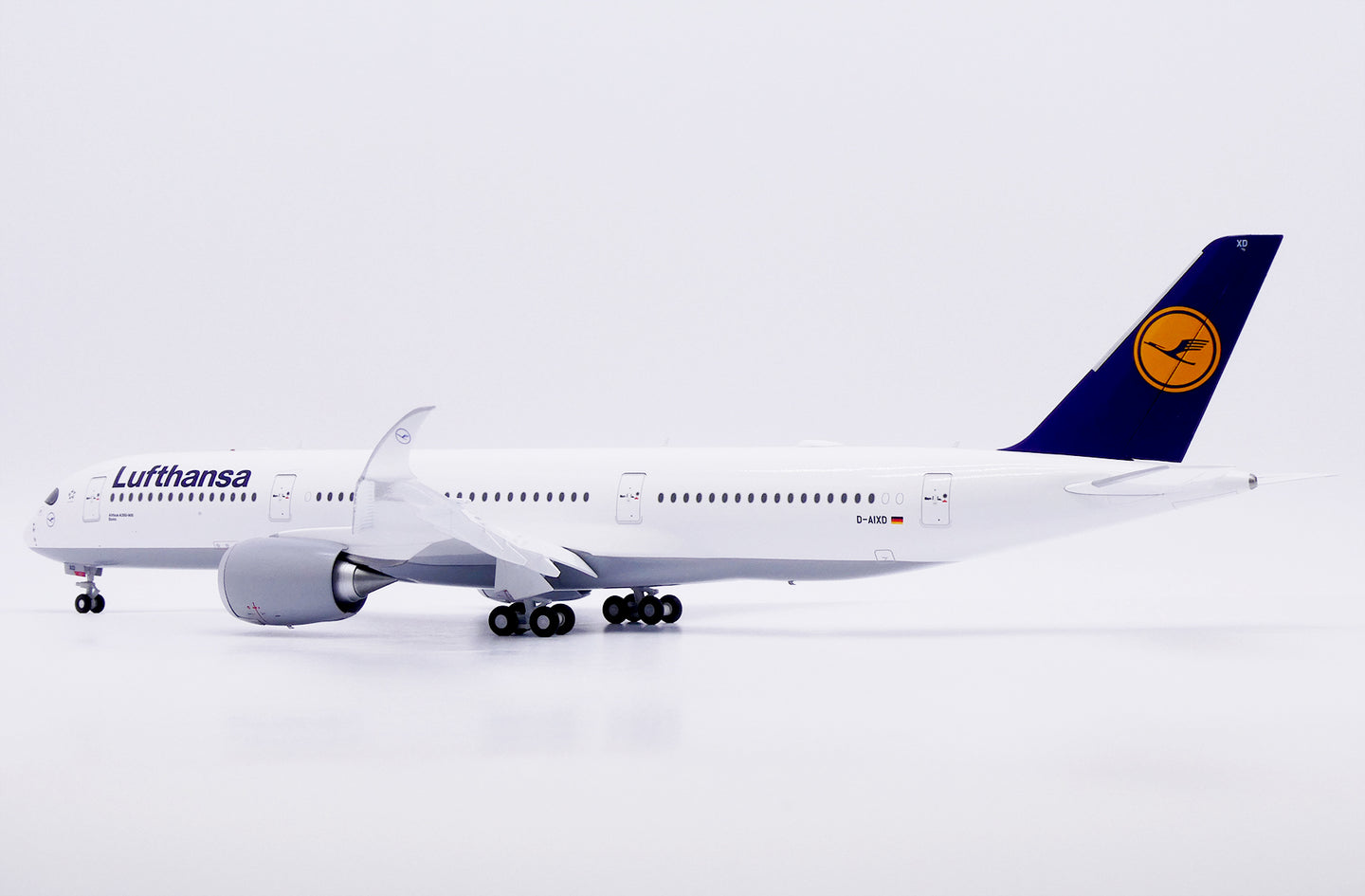 JC WINGS A350-900XWB LUFTHANSA (FLAPS DOWN) REG: D-AIXD
