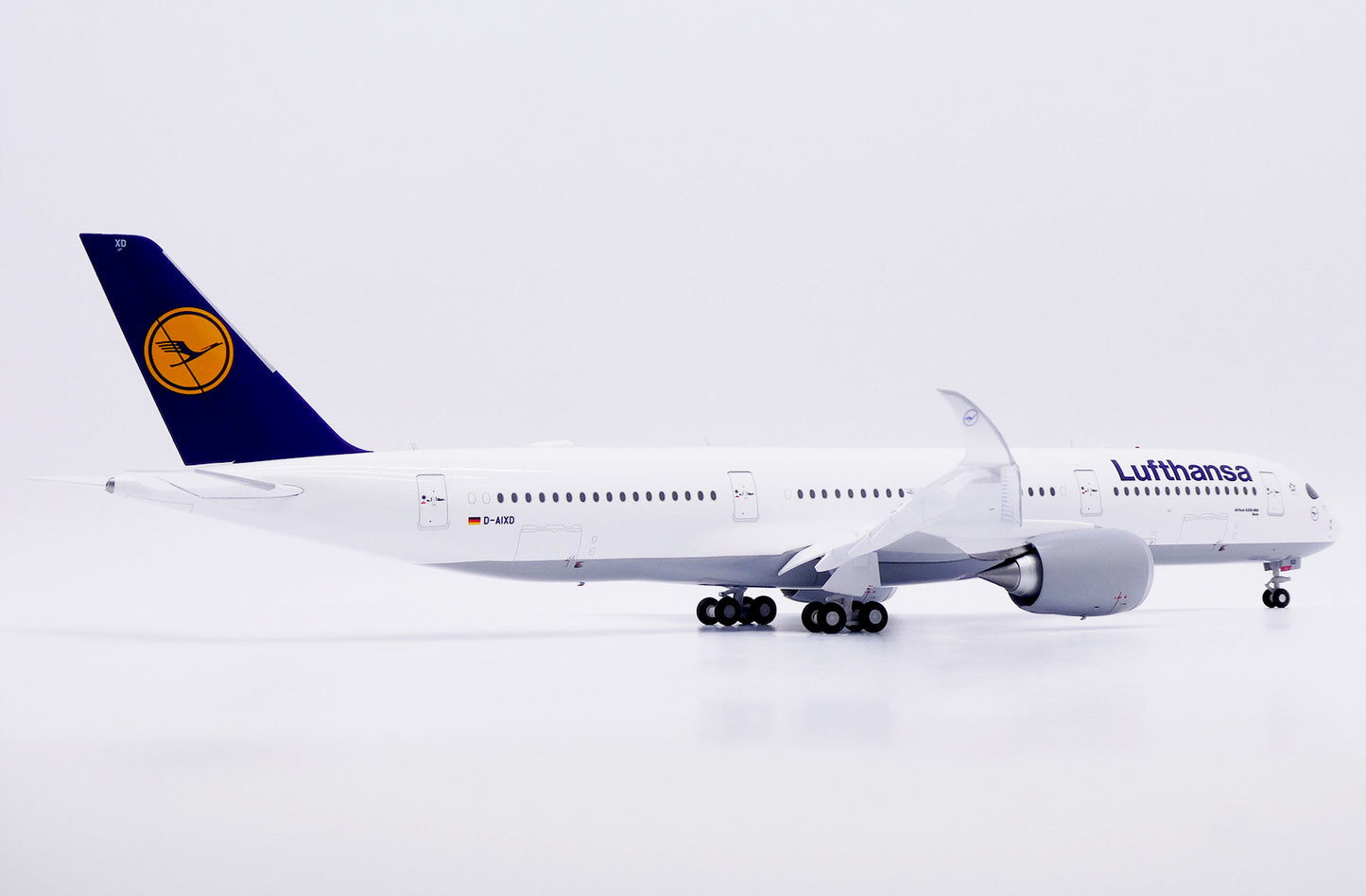 JC WINGS A350-900XWB LUFTHANSA (FLAPS DOWN) REG: D-AIXD