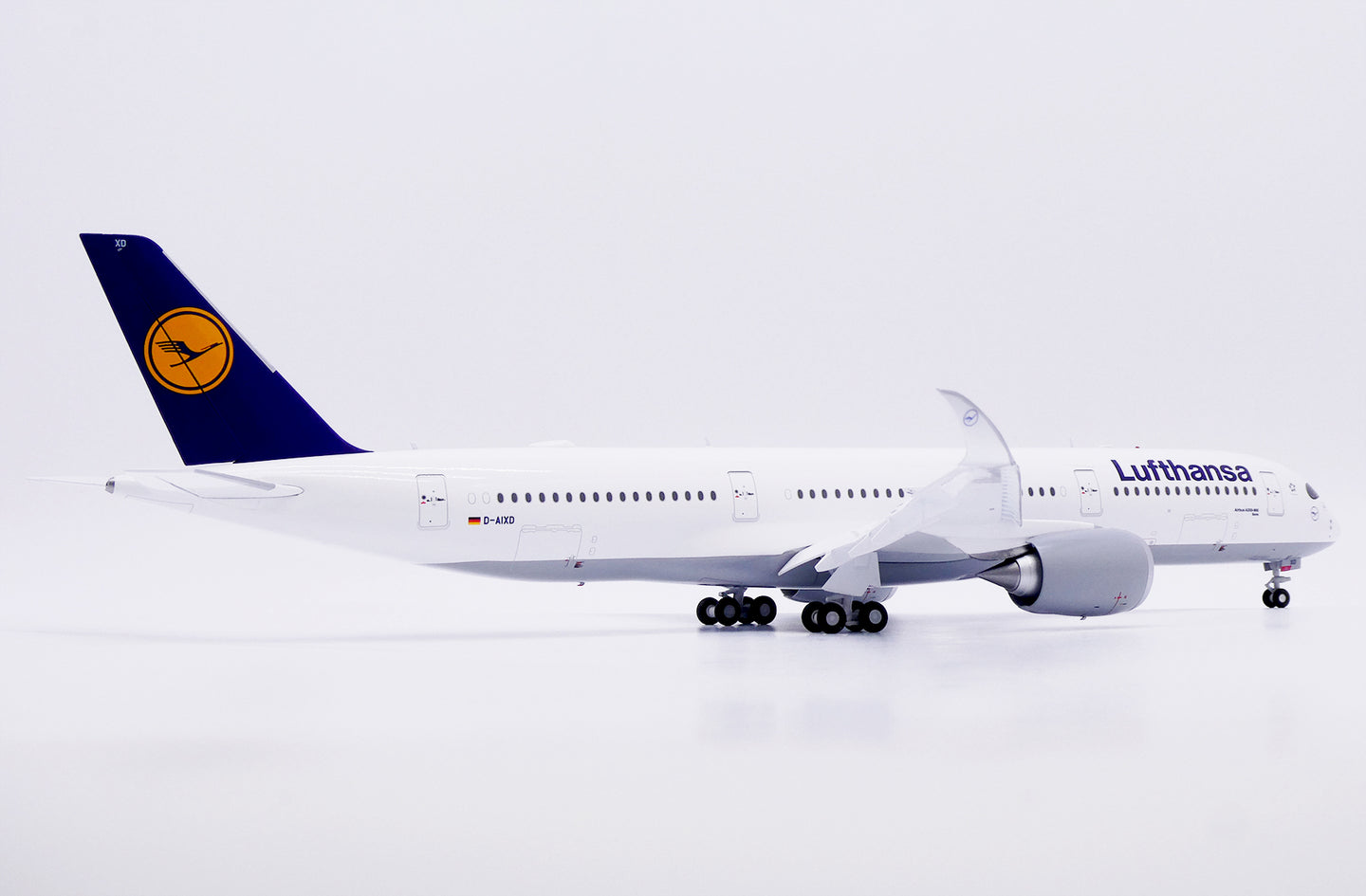 JC WINGS A350-900XWB LUFTHANSA (FLAPS DOWN) REG: D-AIXD