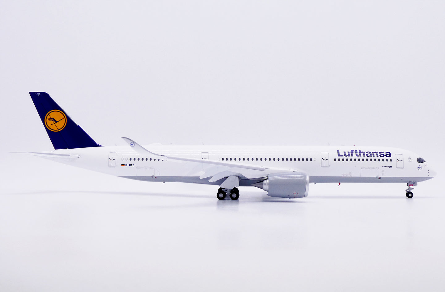 JC WINGS A350-900XWB LUFTHANSA (FLAPS DOWN) REG: D-AIXD