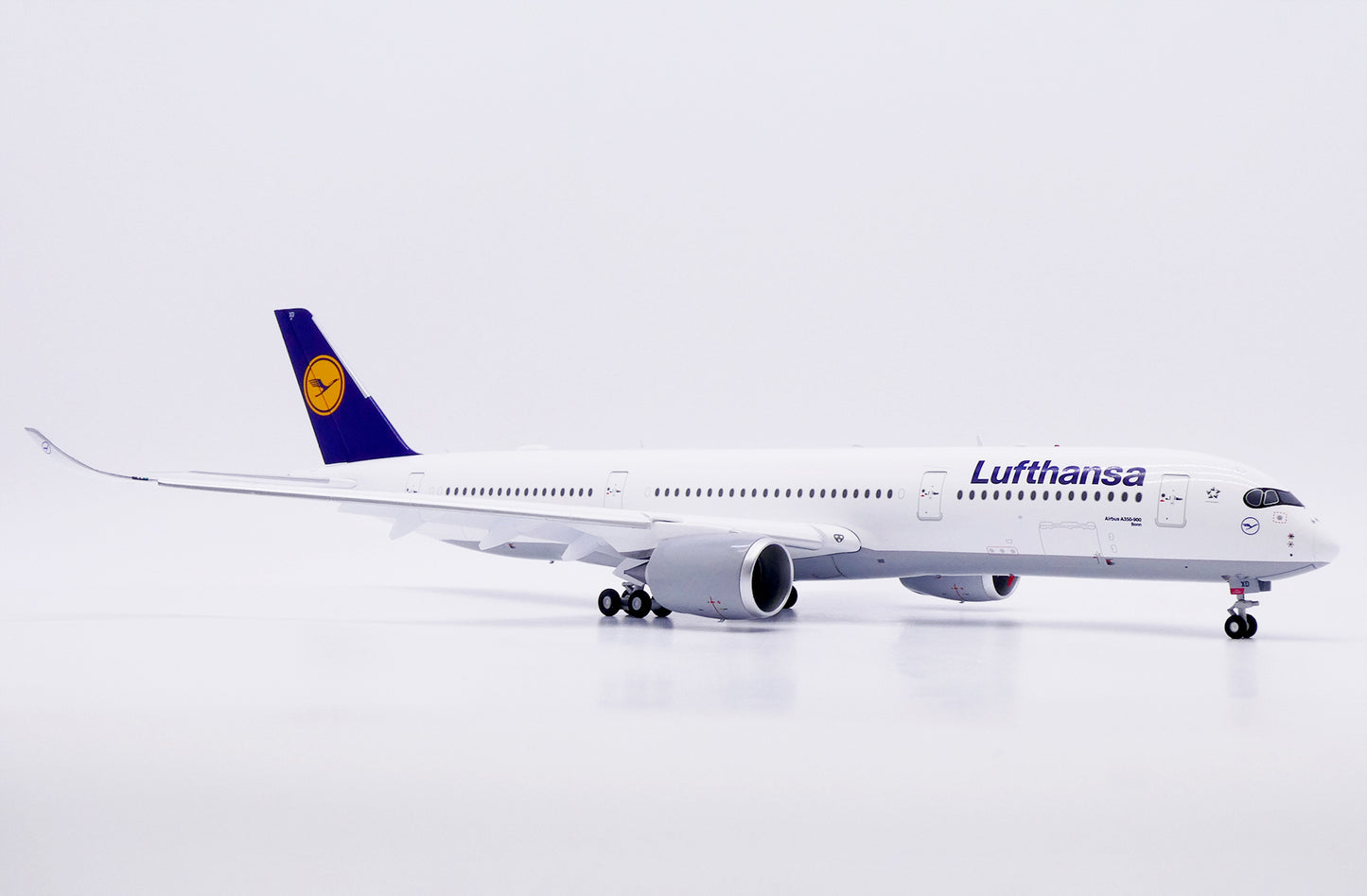 JC WINGS A350-900XWB LUFTHANSA (FLAPS DOWN) REG: D-AIXD