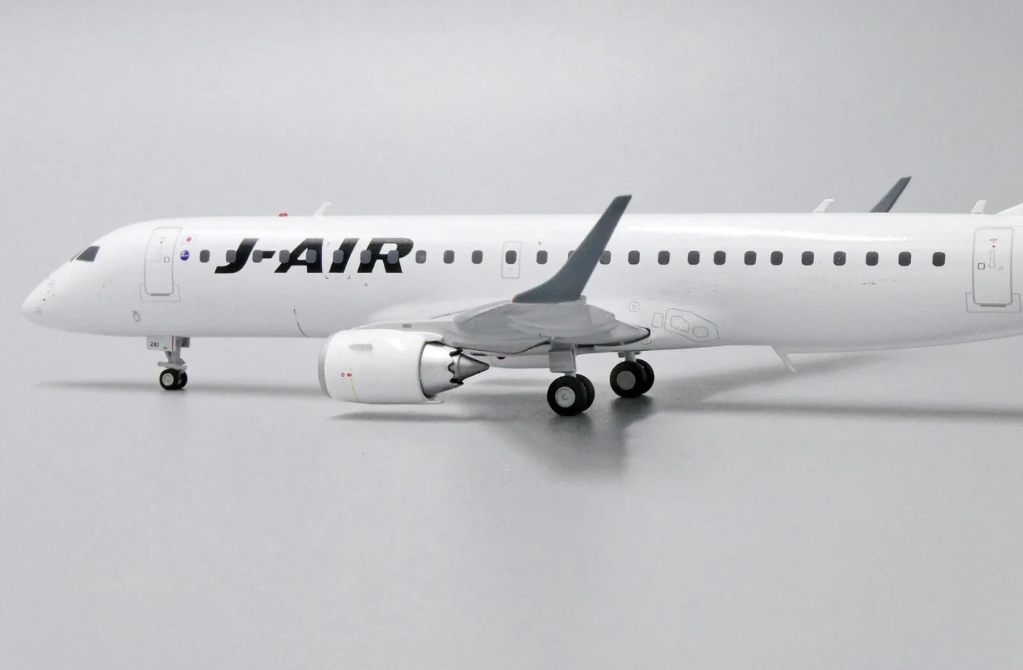 JC WINGS ERJ-190STD J-AIR REG: JA241J