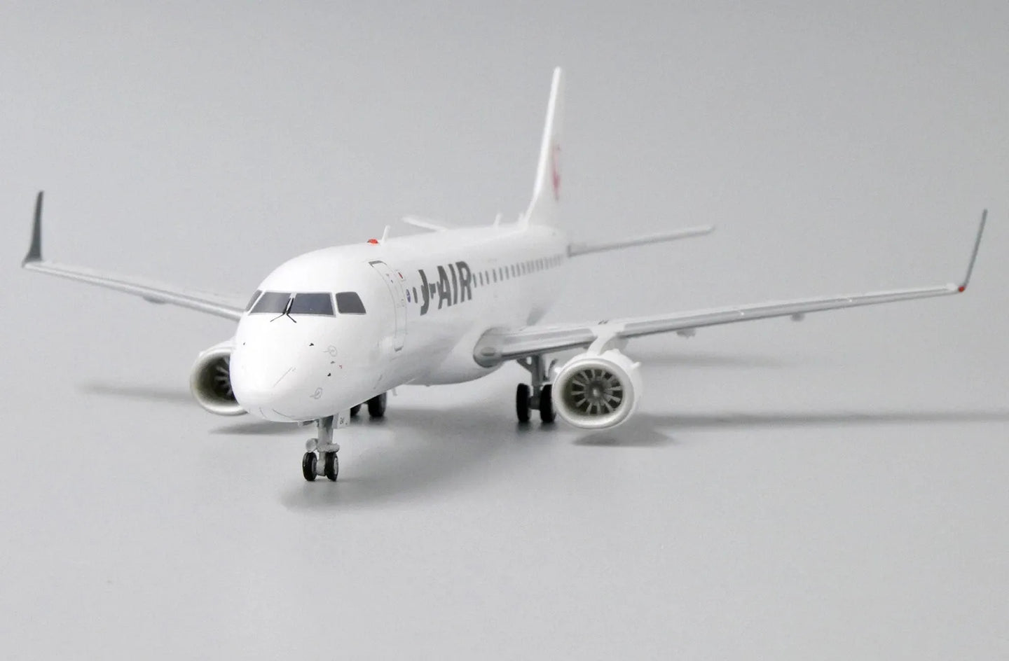 JC WINGS ERJ-190STD J-AIR REG: JA241J
