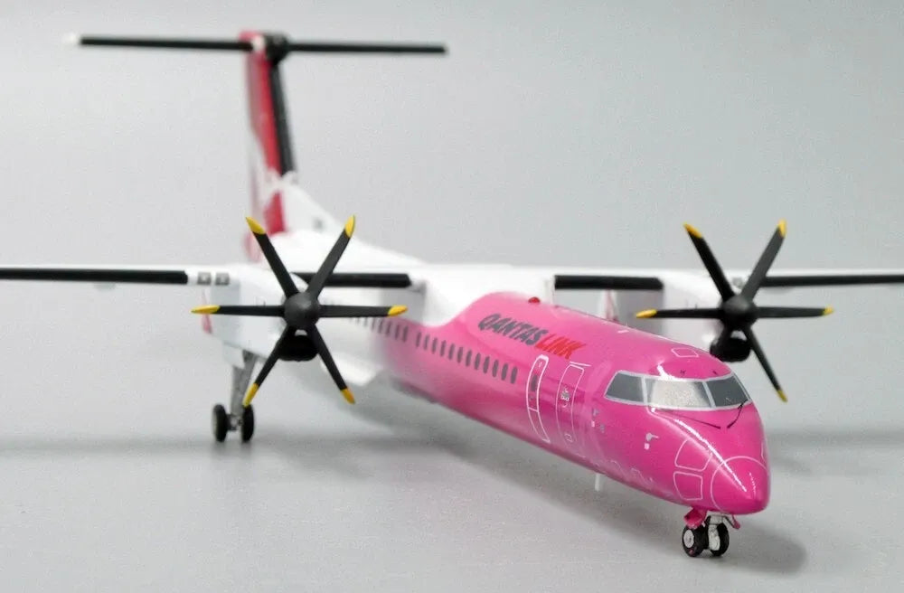 JC WINGS DASH 8-Q400 QANTASLINK "PINK RIBBON" REG: VH-QOH