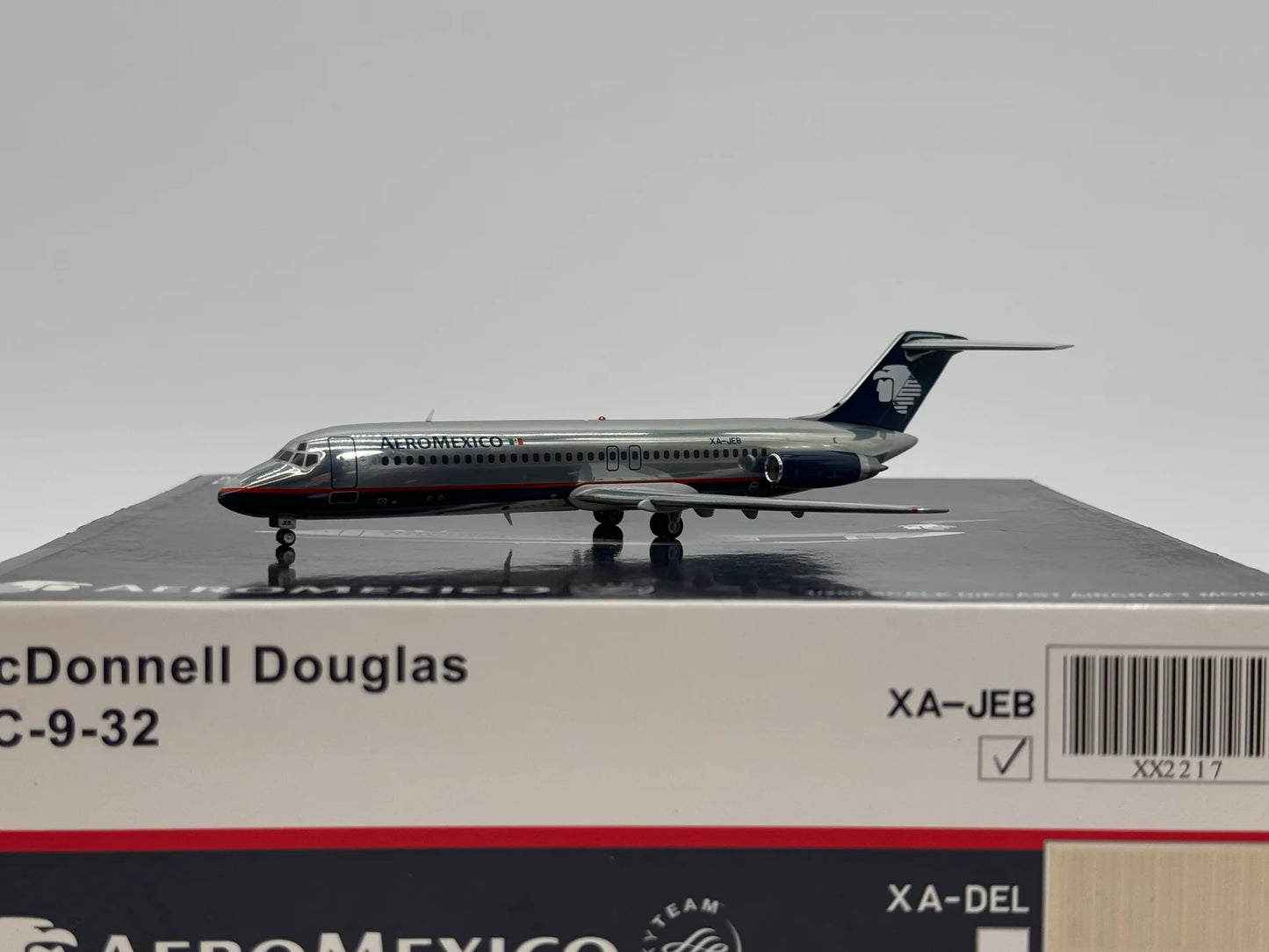 JC WINGS DC-9-30 AEROMEXICO (POLISHED) REG:XA-JEB