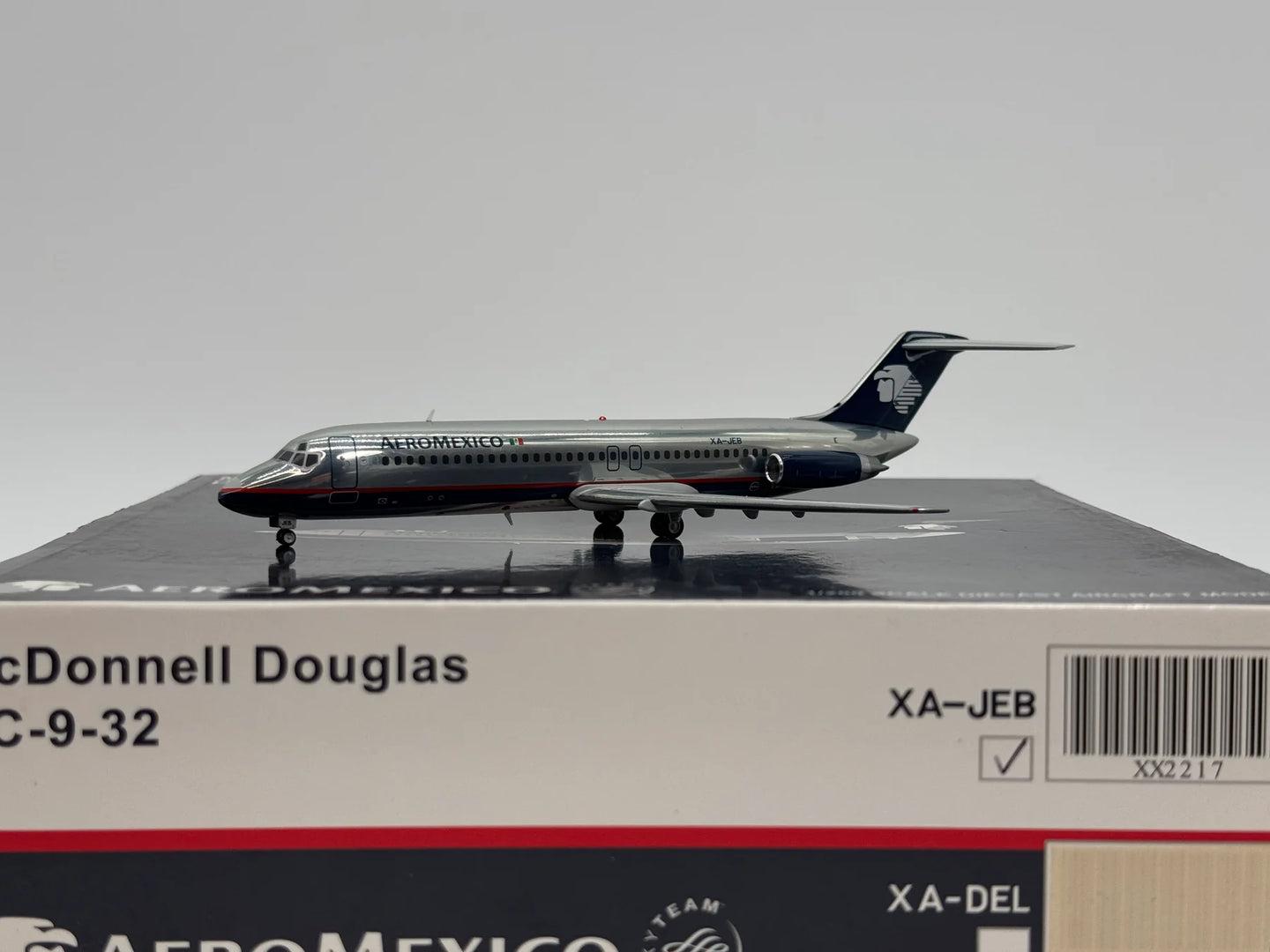 JC WINGS DC-9-30 AEROMEXICO (POLISHED) REG:XA-JEB