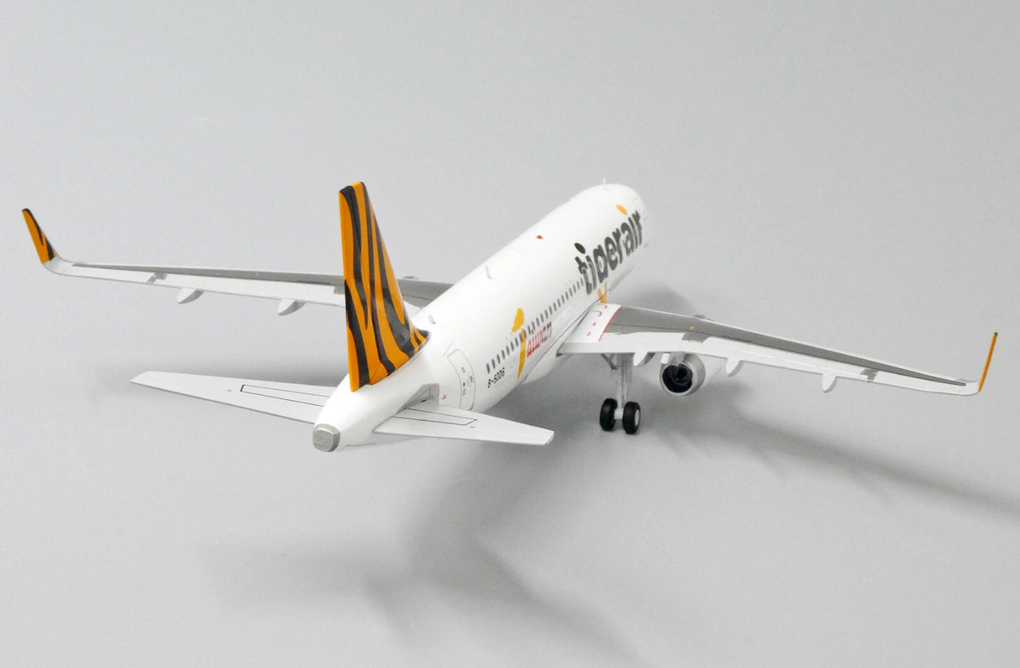 JCWINGS TIGERAIR TAIWAN AIRBUS A320 REG: B-50016