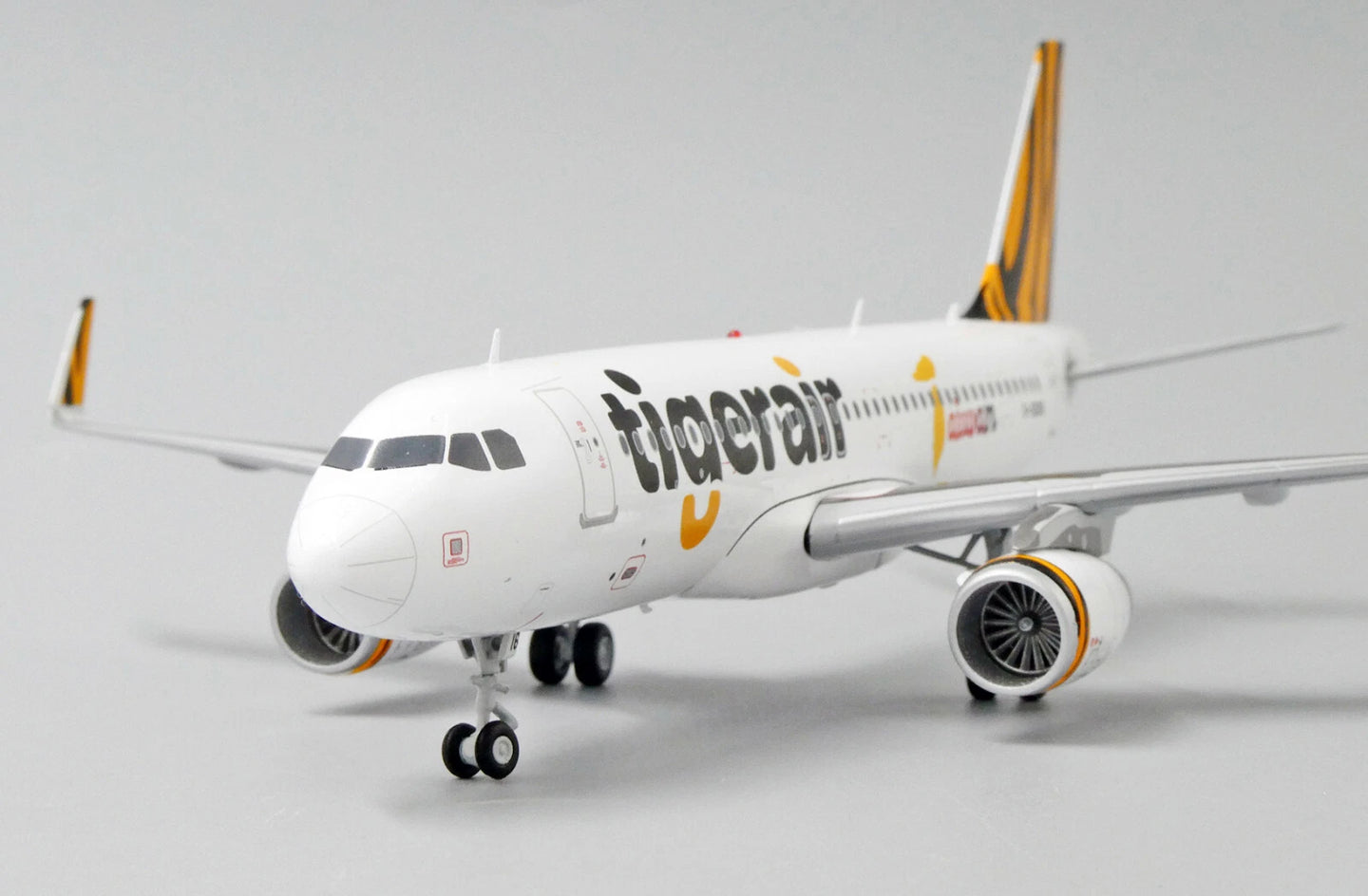 JCWINGS TIGERAIR TAIWAN AIRBUS A320 REG: B-50016