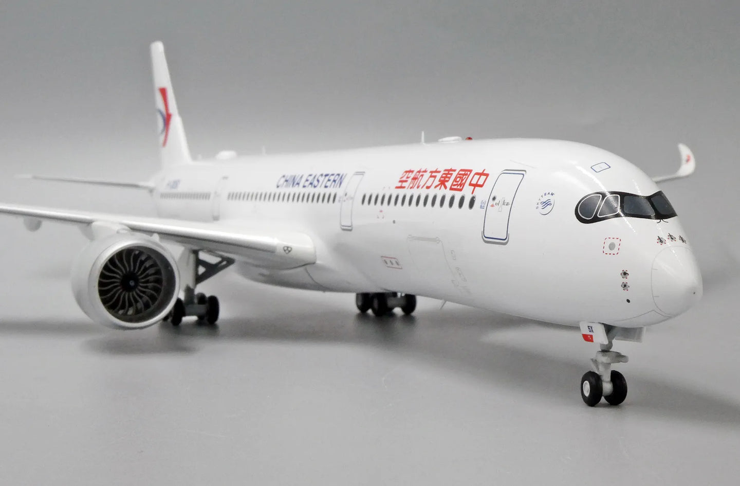 JC WINGS A350-900XWB CHINA EASTERN AIRLINES REG: B-305X