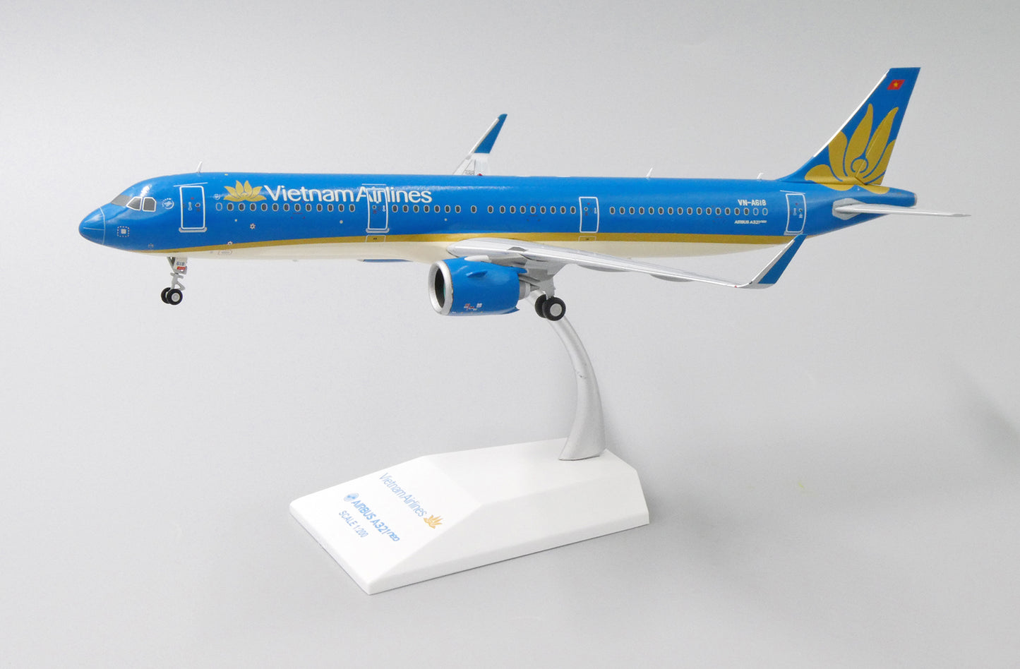 JCWINGS A321NEO VIETNAM AIRLINES REG: VN-A618