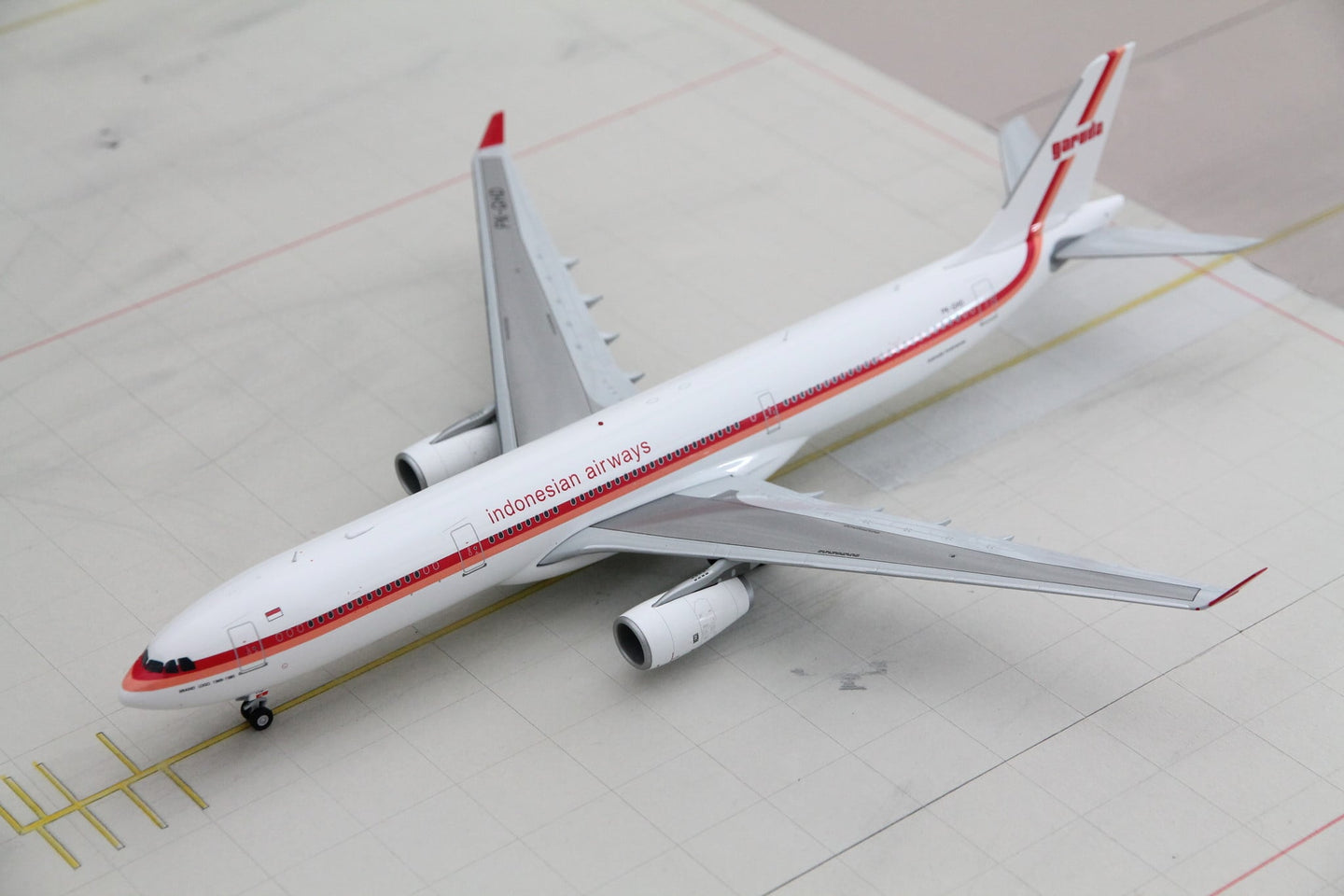 JC WINGS A330-300 GARUDA INDONESIA RETRO LIVERY REG: PK-GHD