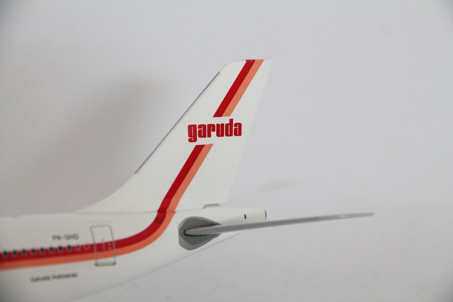 JC WINGS A330-300 GARUDA INDONESIA RETRO LIVERY REG: PK-GHD