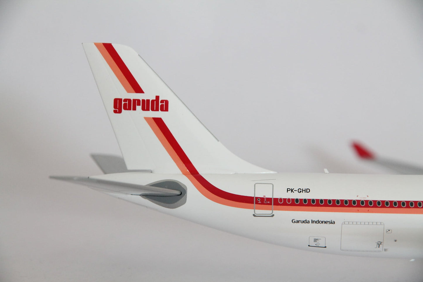 JC WINGS A330-300 GARUDA INDONESIA RETRO LIVERY REG: PK-GHD
