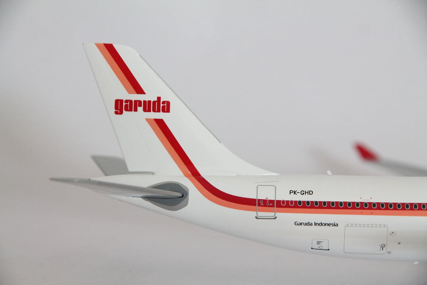 JC WINGS A330-300 GARUDA INDONESIA RETRO LIVERY REG: PK-GHD